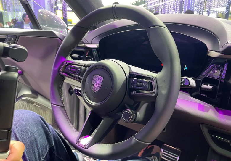 Editors%2 Fimages%2 F1714107562337 Porsche Macan Trien Lam Xe Bac Kinh 7