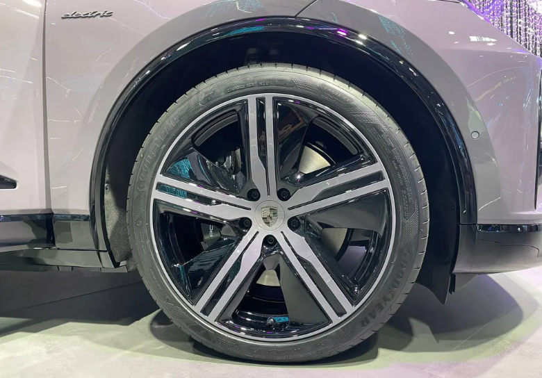 Editors%2 Fimages%2 F1714107569472 Porsche Macan Trien Lam Xe Bac Kinh 8