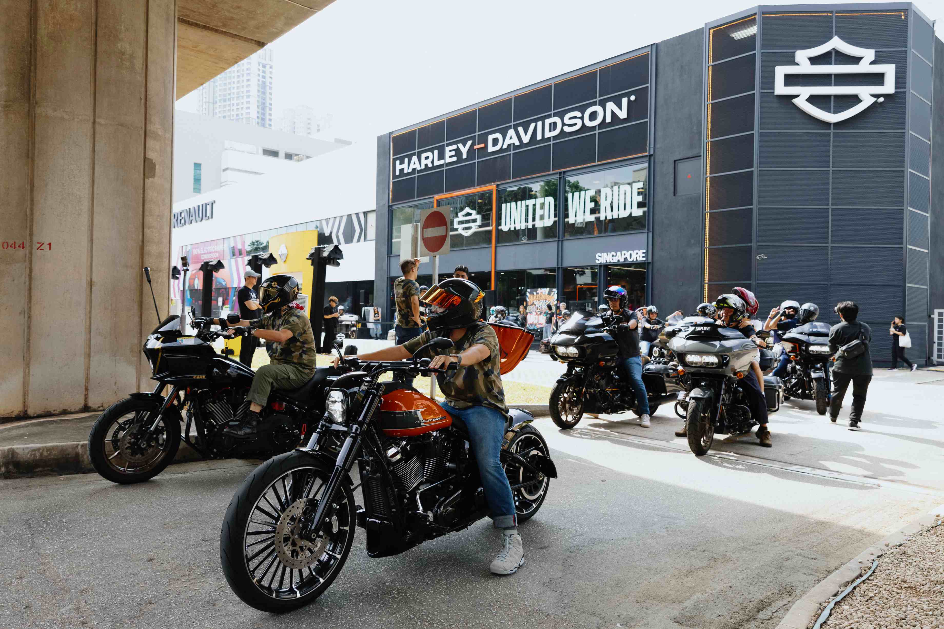 Editors%2 Fimages%2 F1715595127822 Wearnes+Harley Davidson+Showroom+Opens+With+Great+Fanfare+Pic1