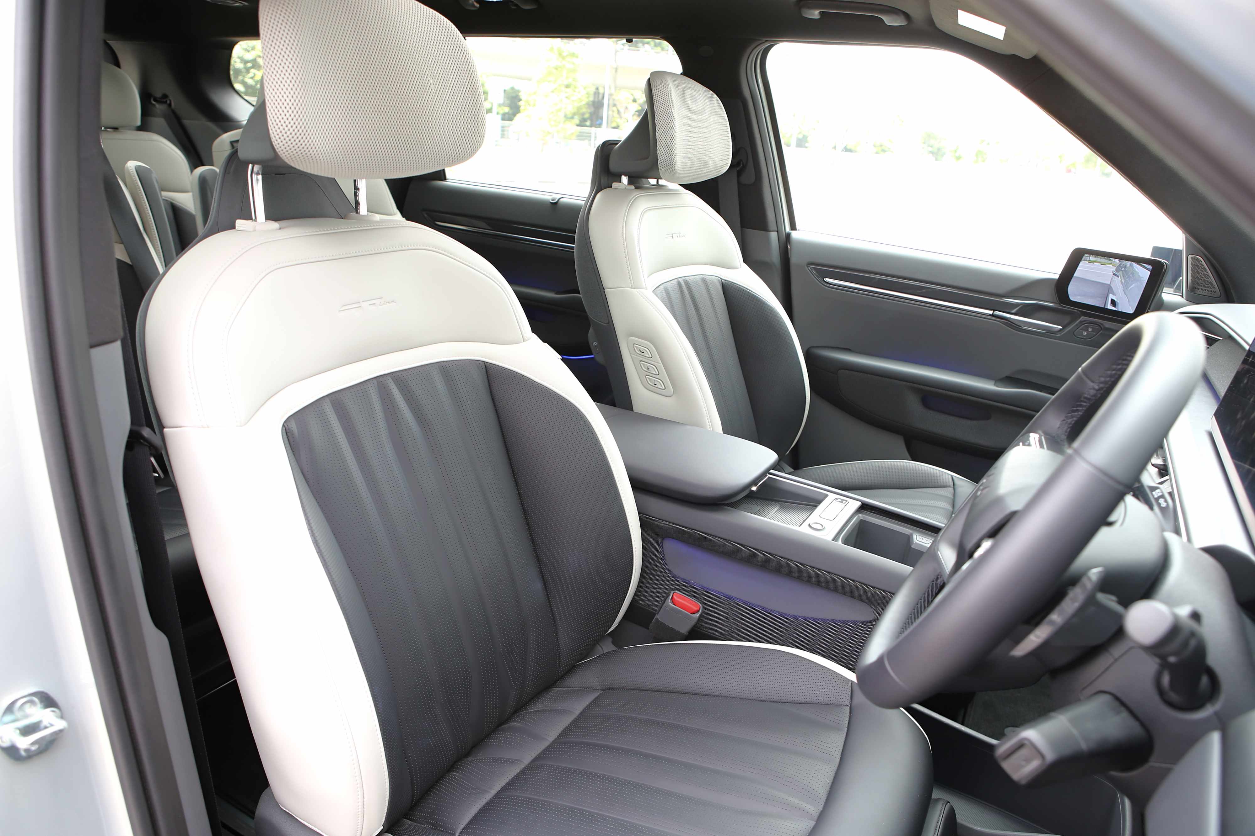 Editors%2 Fimages%2 F1715944136083 D38 V3501 Fotor