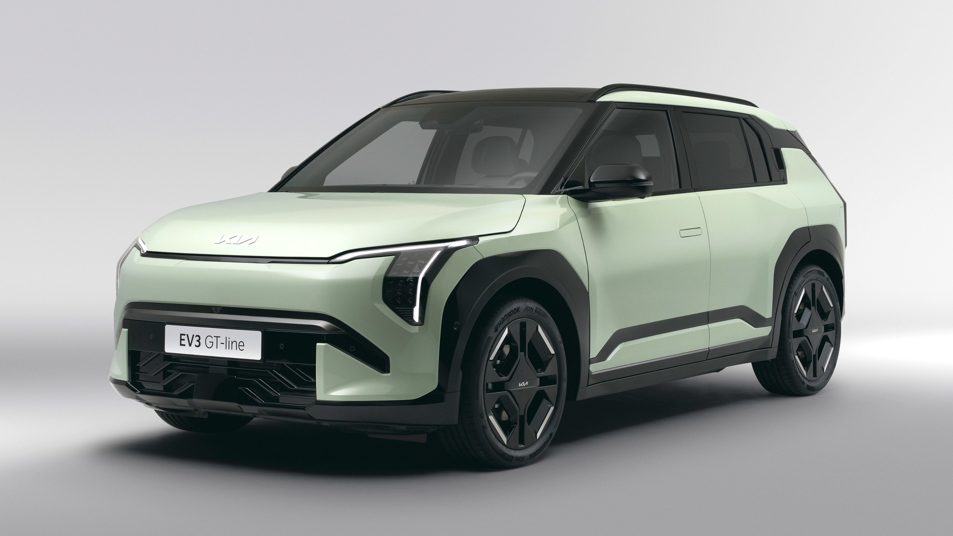 Editors%2 Fimages%2 F1716814957008 Kia Ev3 Gtline Aventurinegreen Exterior Highres 001 Fotor