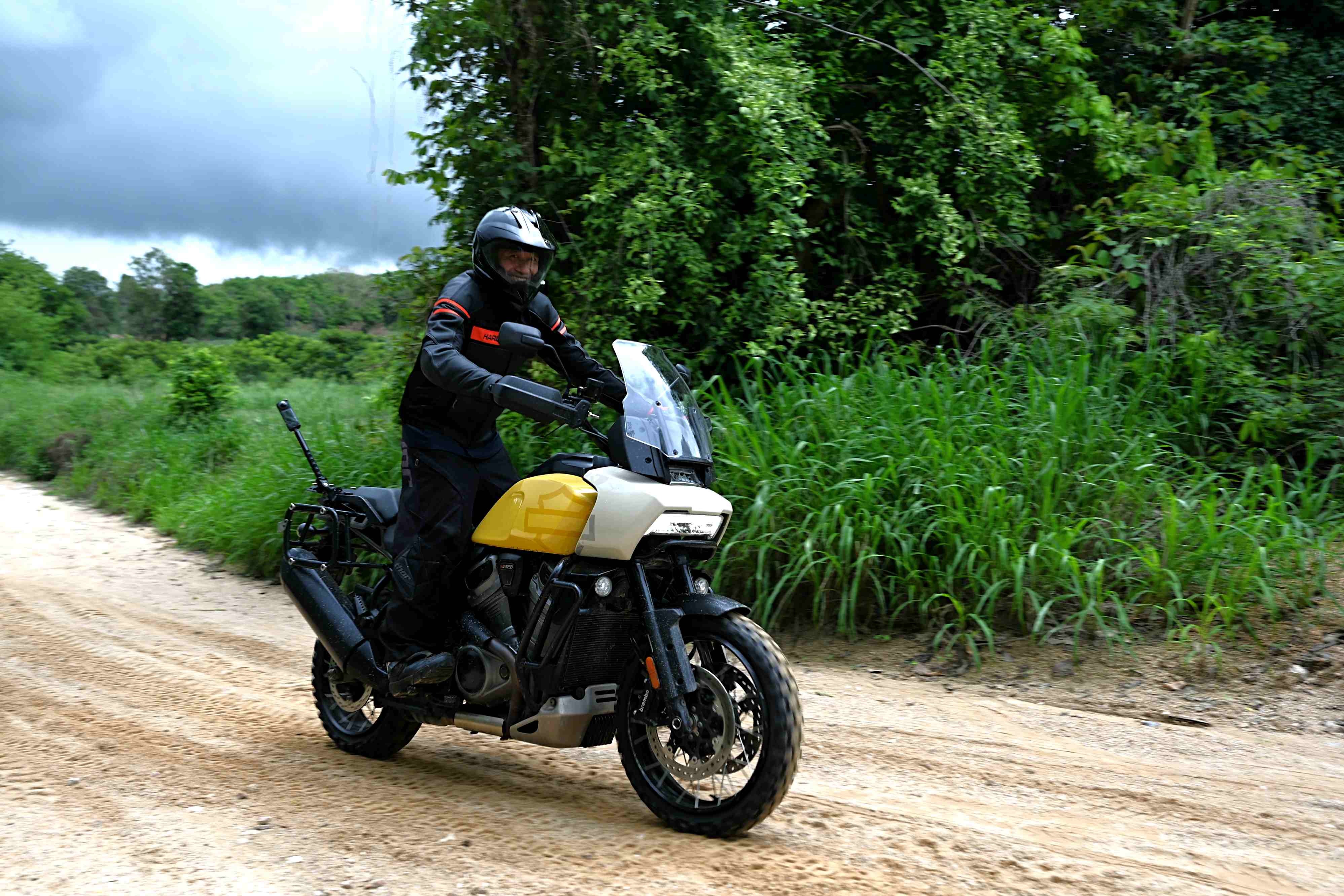 Editors%2 Fimages%2 F1717147461530 Dirt+1 Au 4878 Fotor