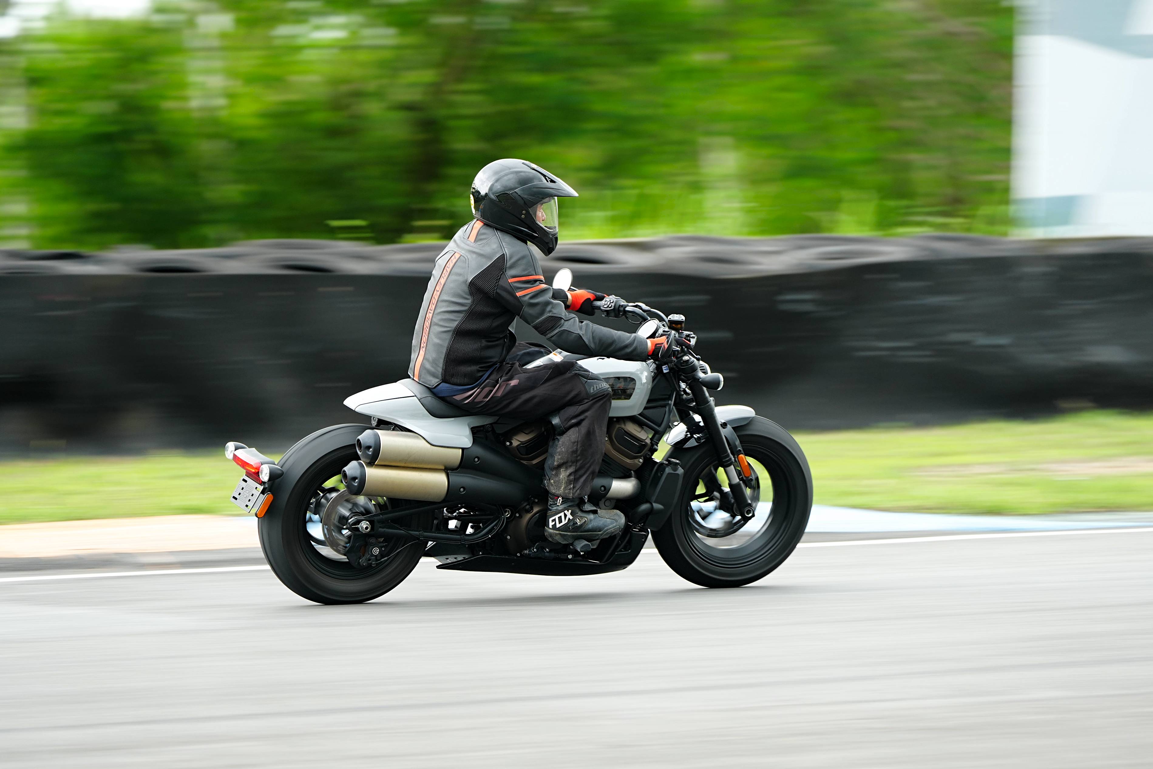 Editors%2 Fimages%2 F1717149294917 Track+A1 B03659 Fotor