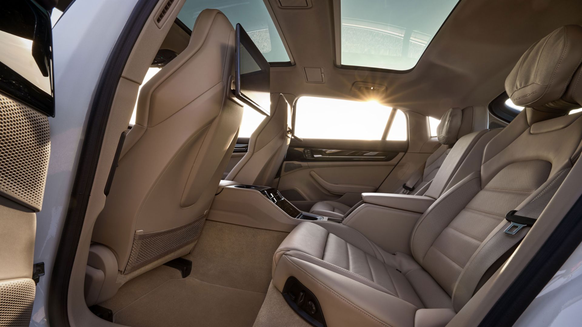 Editors%2 Fimages%2 F1719476341965 1328 Roma White Ex Interior Bkos8629 Edit V01