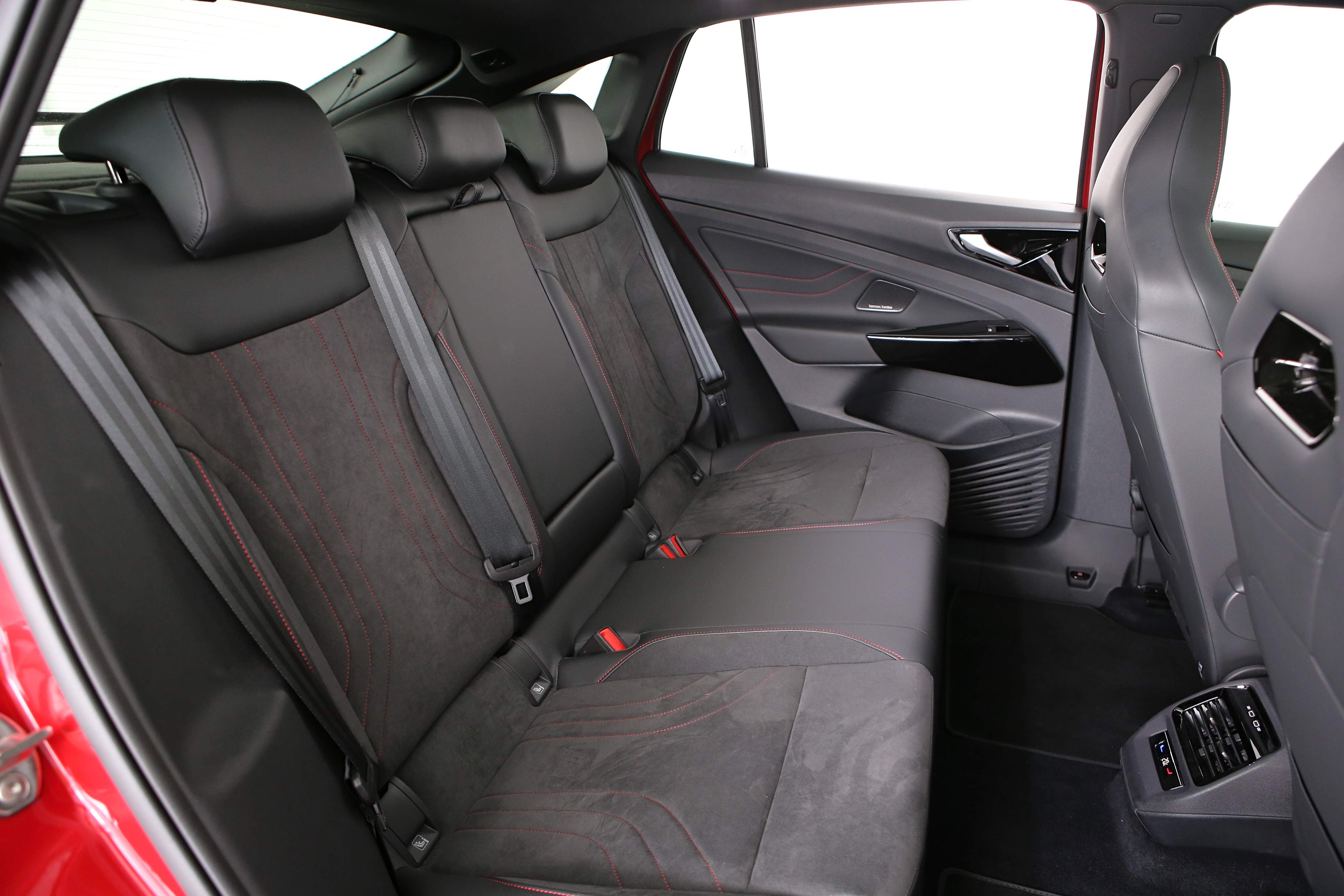 Editors%2 Fimages%2 F1723821466627 D38 V5826 Fotor