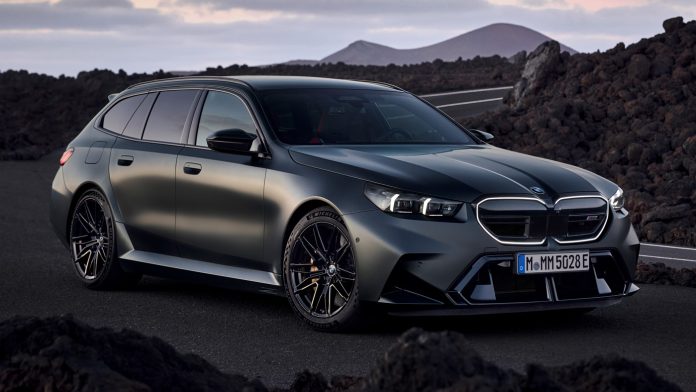 Editors%2 Fimages%2 F1724140751075 Bmw M5 Touring G91 15 696x392