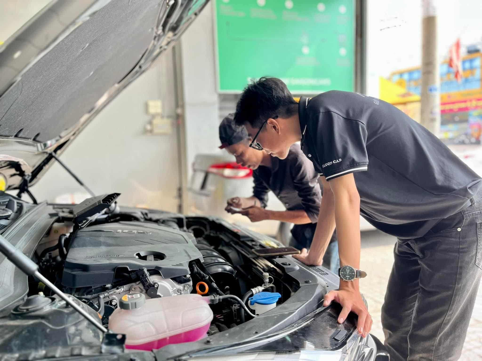 Editors%2 Fimages%2 F1724383257814 Khach Hang Mua Xe Cu