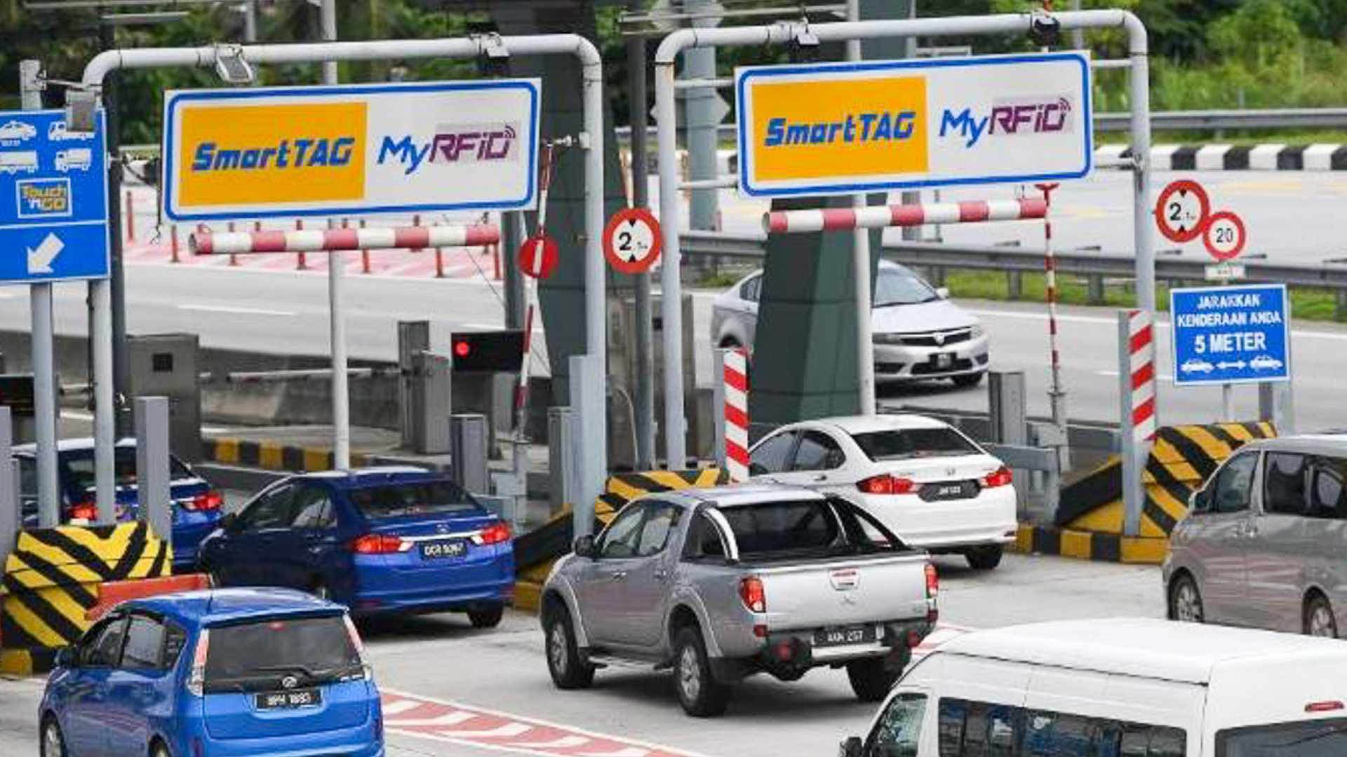 Editors%2 Fimages%2 F1724824813030 Car+Cloth+%2810%29