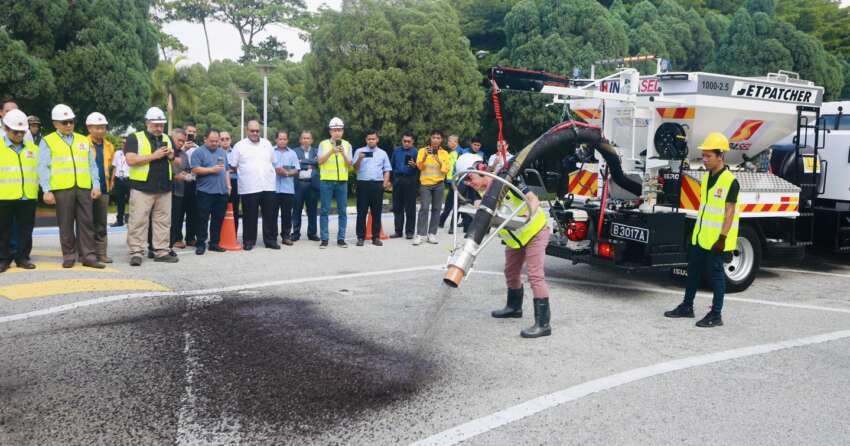 Editors%2 Fimages%2 F1726105697942 Jetpatcher Selangor Pothole Repair Machine 1 E1726020507405 850x446