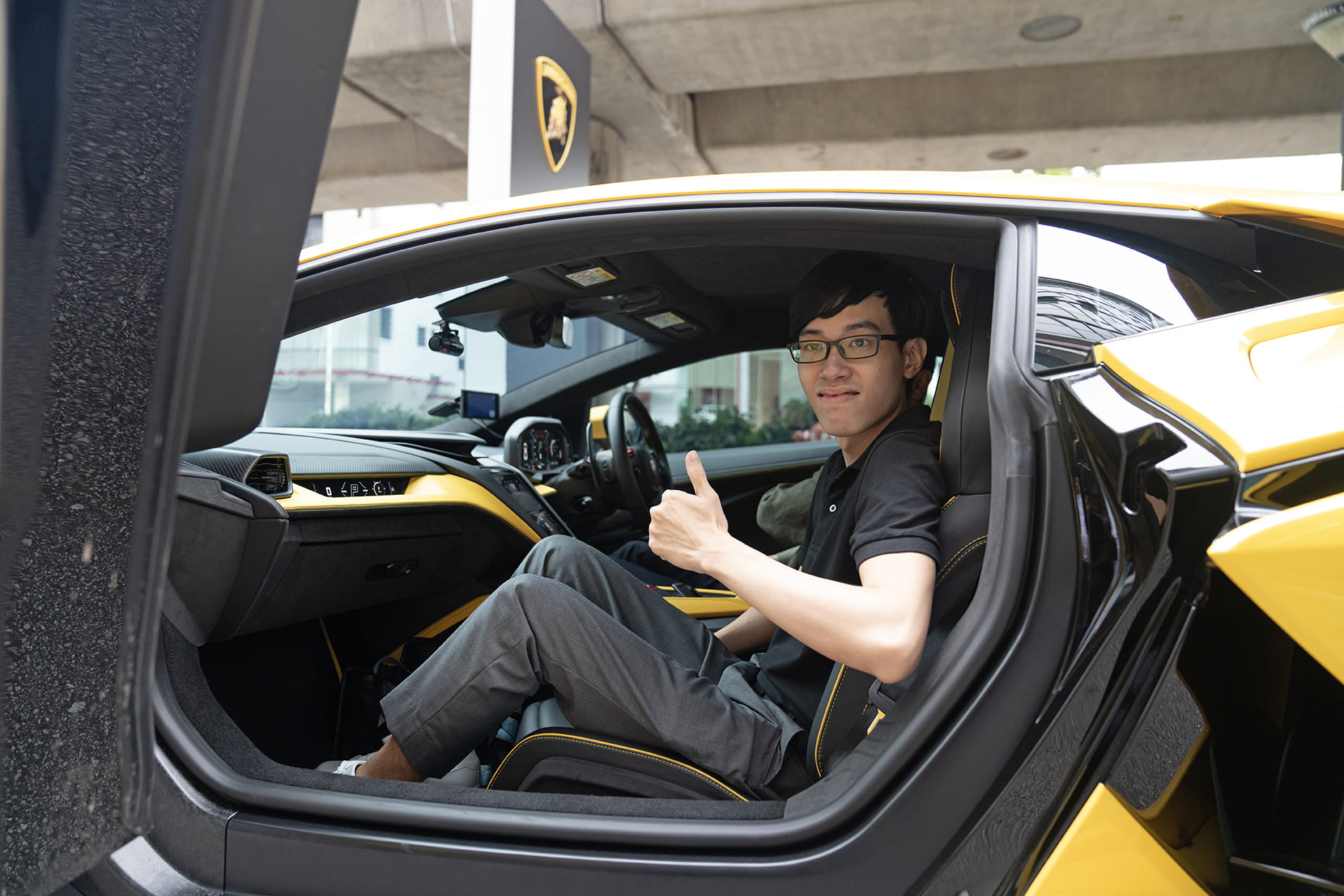 Editors%2 Fimages%2 F1726110412837 Rttt Ceremony Lambo Seat 72px