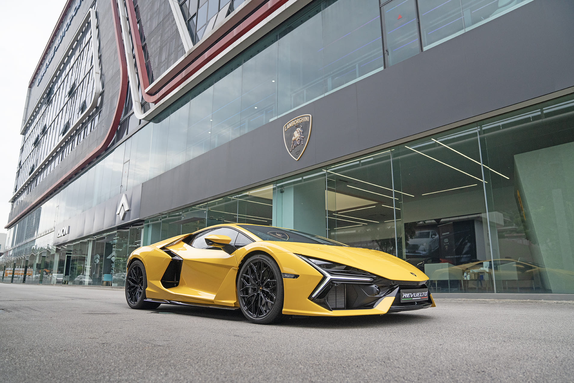 Editors%2 Fimages%2 F1726110422877 Rttt Ceremony Lambo Revuelto 72px