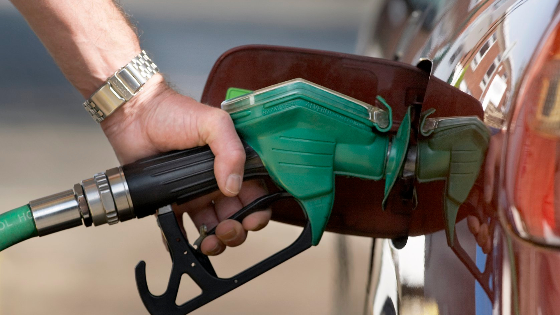 Harga minyak di Malaysia untuk Oktober 2024 minggu keempat kekal tidak berubah, dengan diesel pada RM2.95 seliter dan RON97 pada RM3.19 seliter. Muat turun aplikasi Motorist Malaysia untuk pengurusan kenderaan dan kemas kini harga minyak.