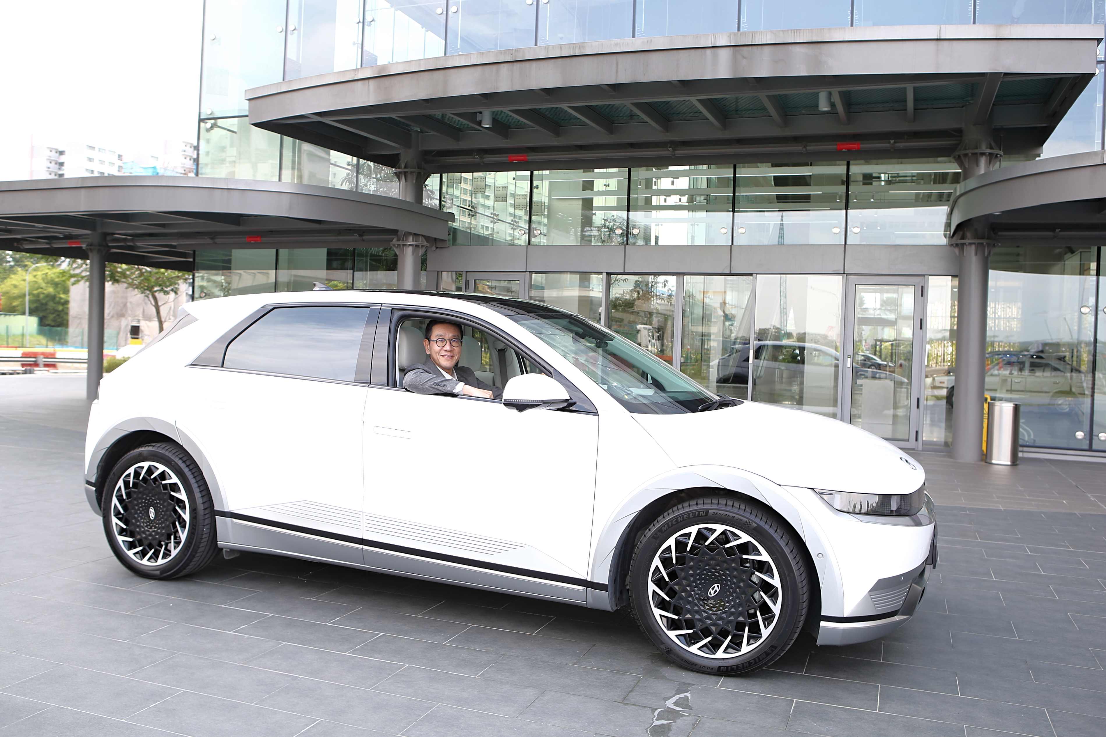 Editors%2 Fimages%2 F1730280044542 Fellow+Motorist+ +Dr+Hyun+Sung+Park+Pic1