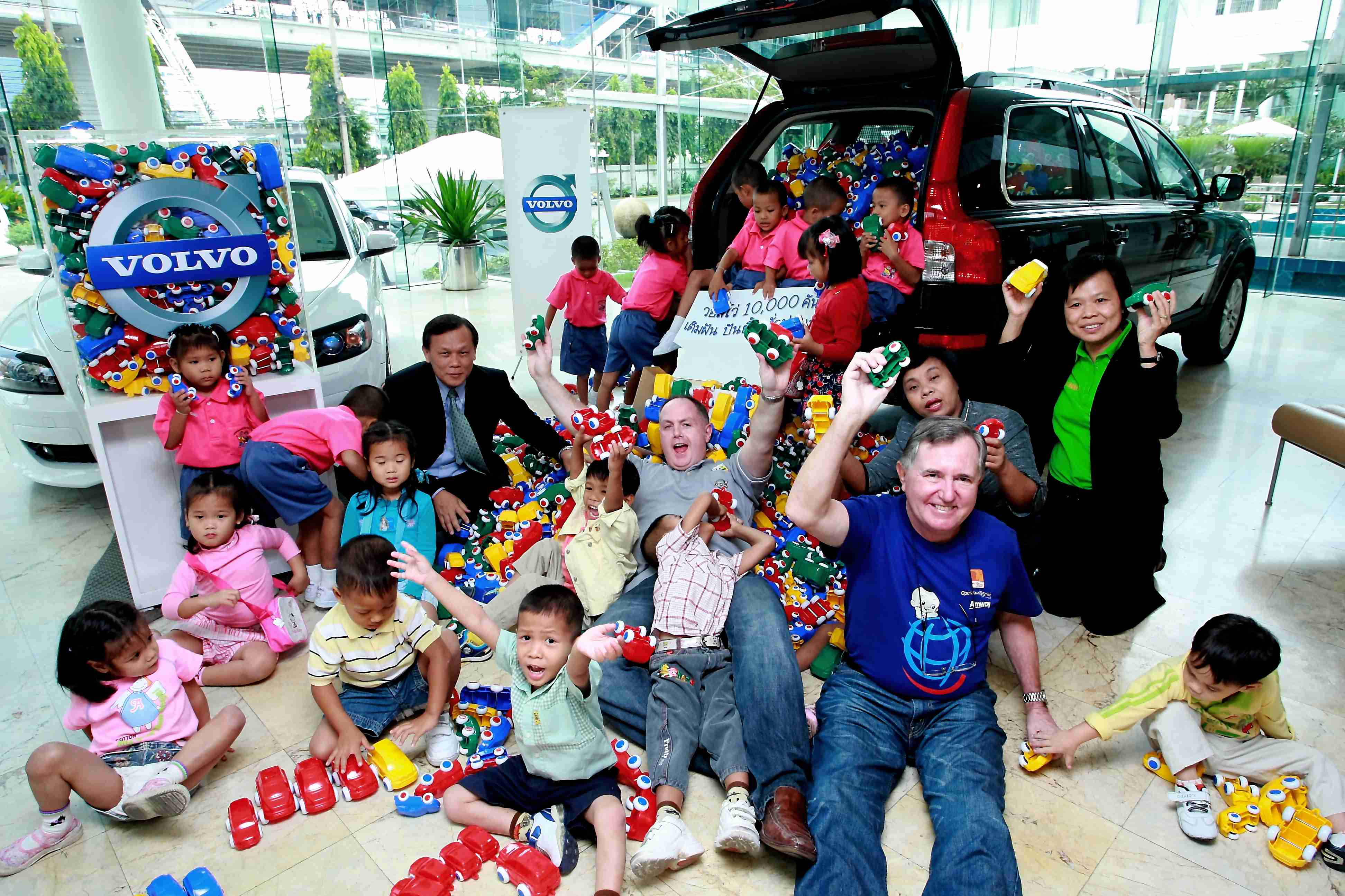 Editors%2 Fimages%2 F1730628317221 Motormouth+ +Car+Showrooms+Are+Not+Supposed+To+Be+Playgrounds+For+Children+Pic1