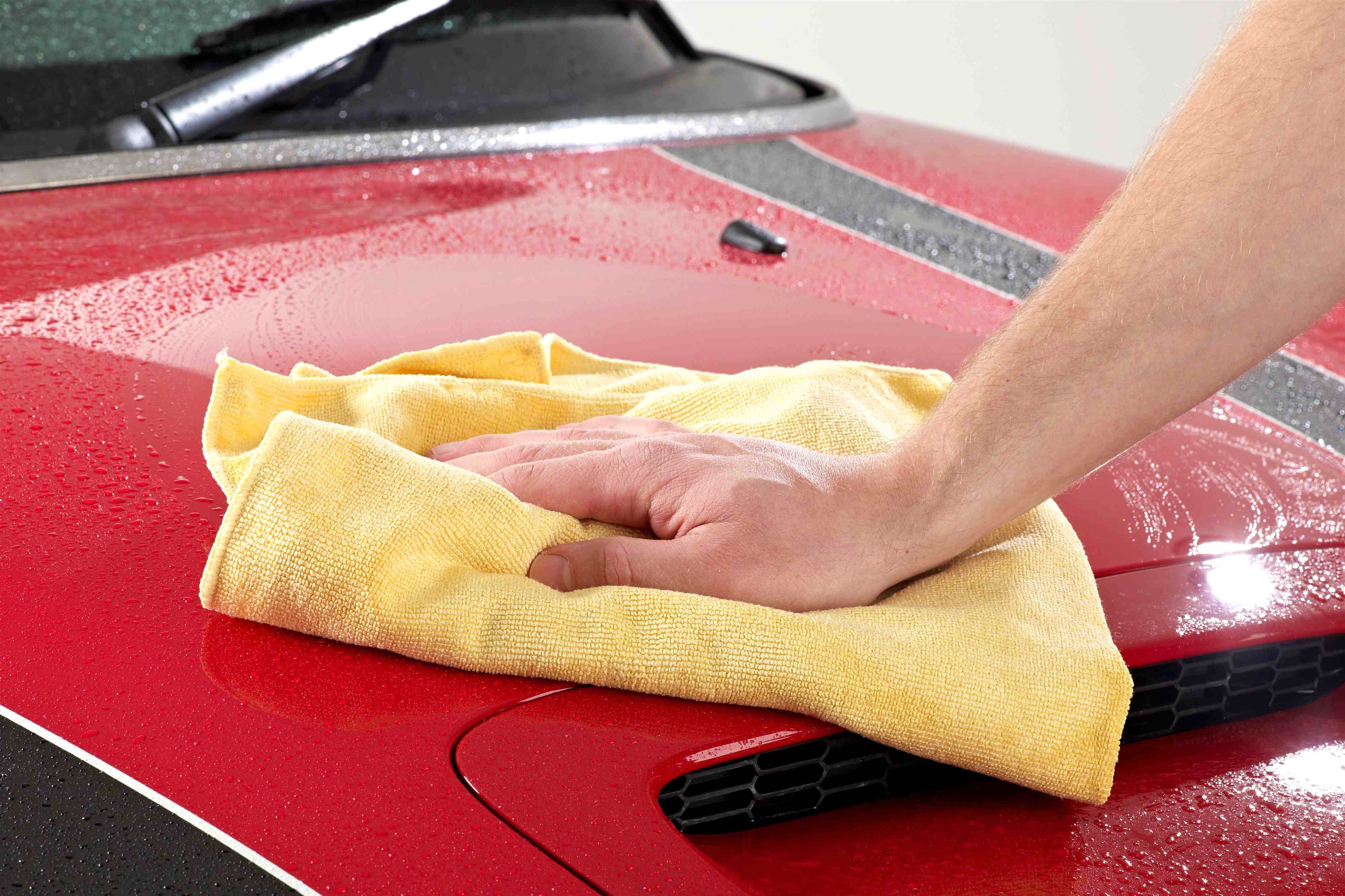 Editors%2 Fimages%2 F1731163117590 Choose+The+Right+Drying+Cloth+For+Your+Car+ +Pic2