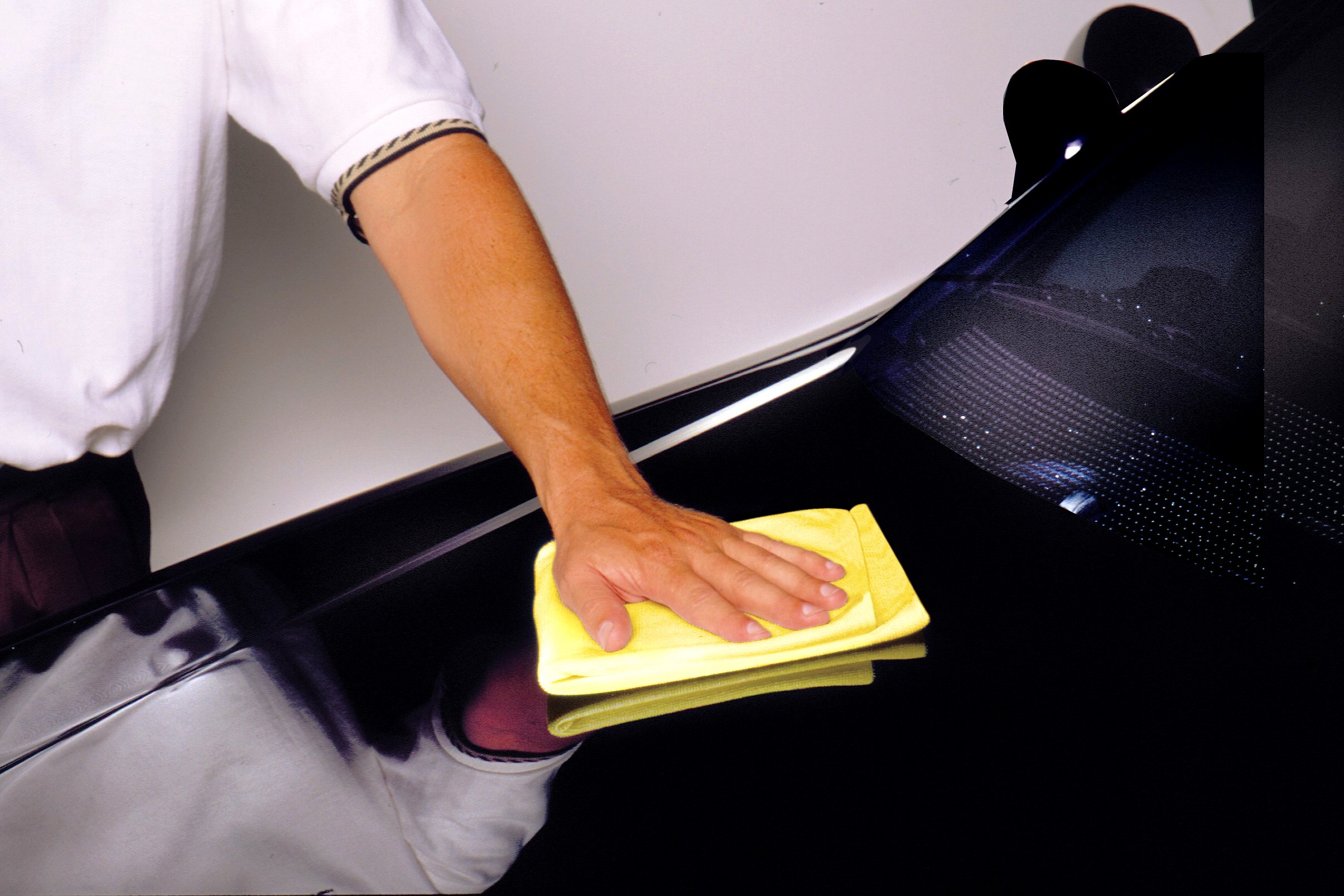 Editors%2 Fimages%2 F1731163142172 Choose+The+Right+Drying+Cloth+For+Your+Car+ +Pic3