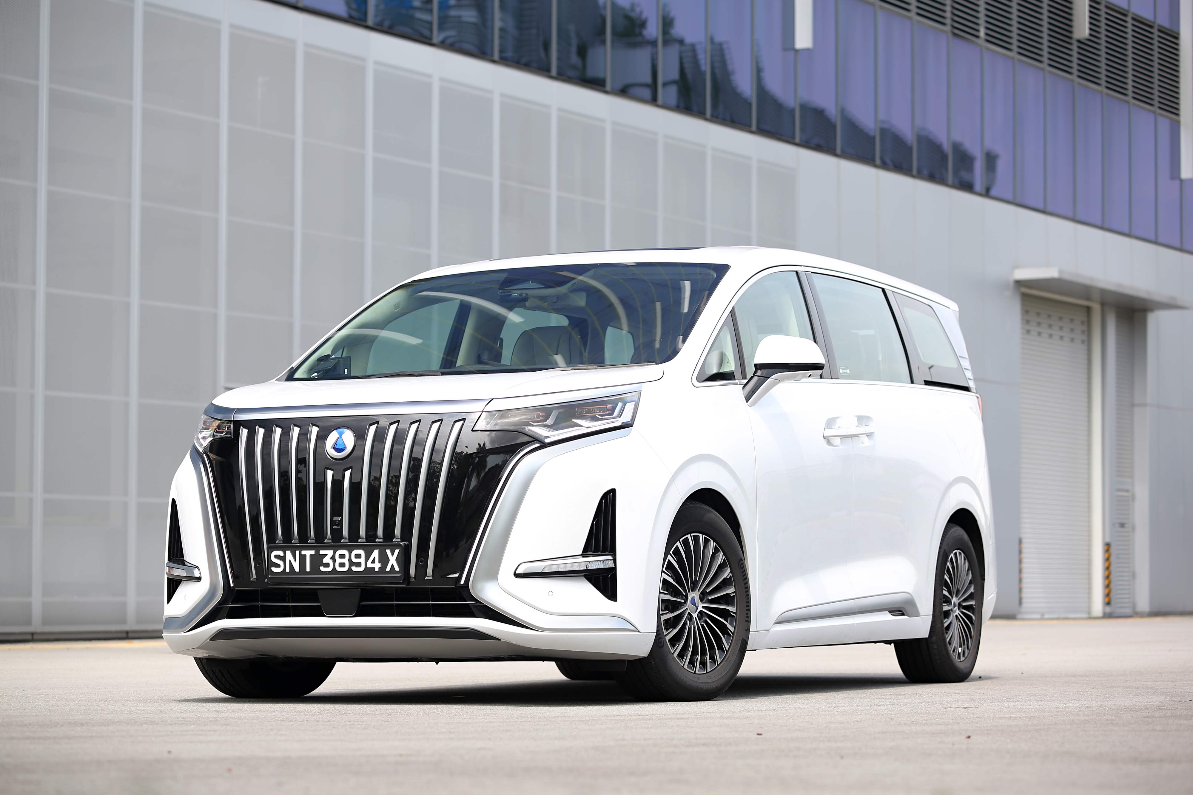 Editors%2 Fimages%2 F1736070070450 Fashionable+Car+Of+The+Year+2024+ +Denza+D9