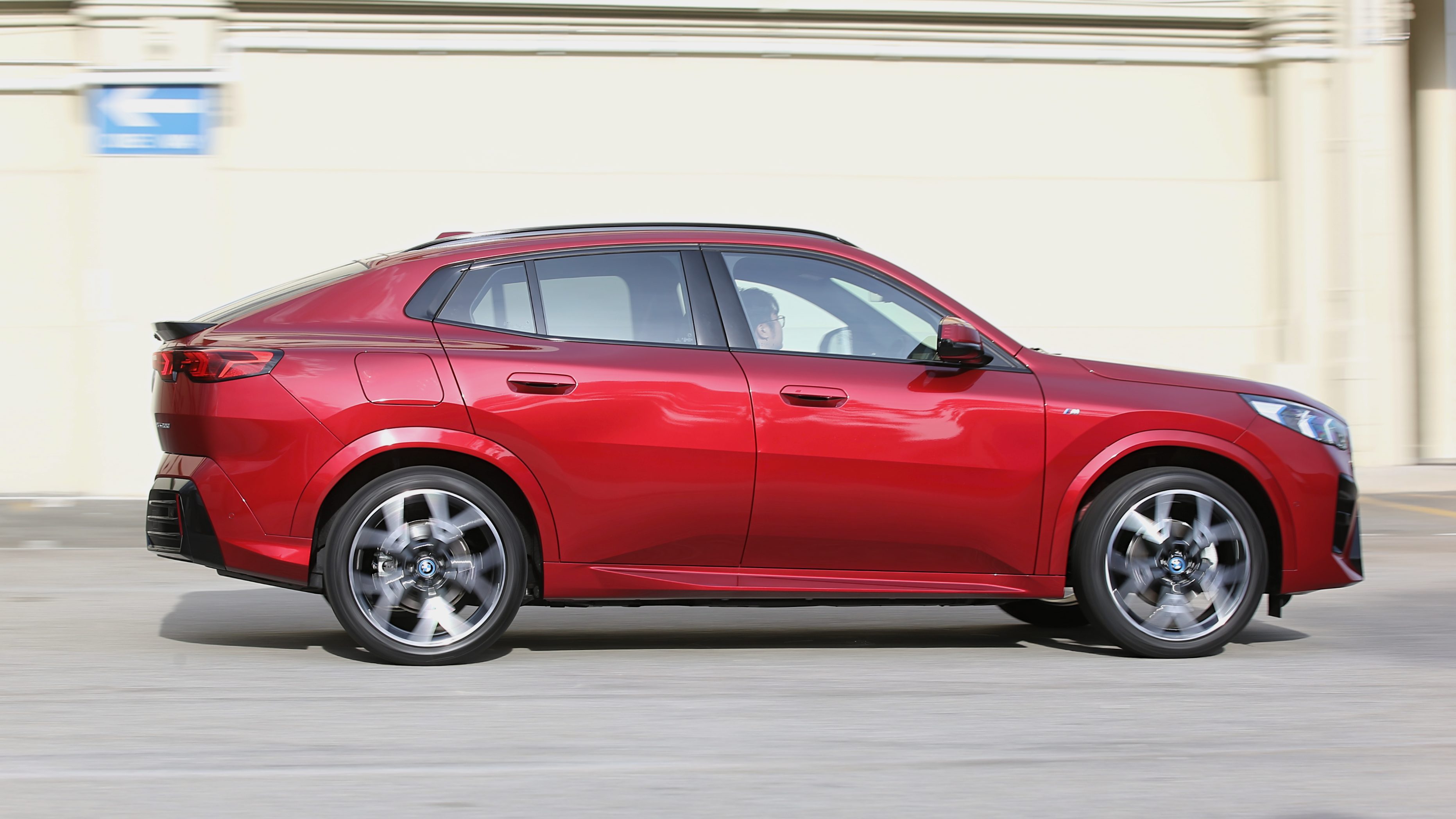 Editors%2 Fimages%2 F1737001976349 D38 V8253 Fotor