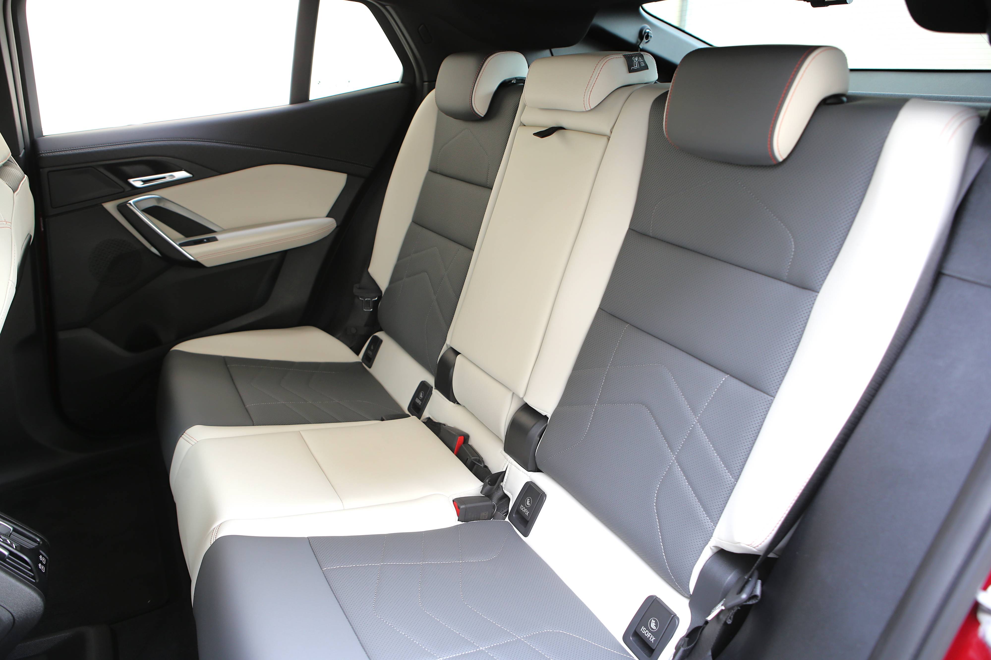 Editors%2 Fimages%2 F1737002043863 D38 V8265 Fotor