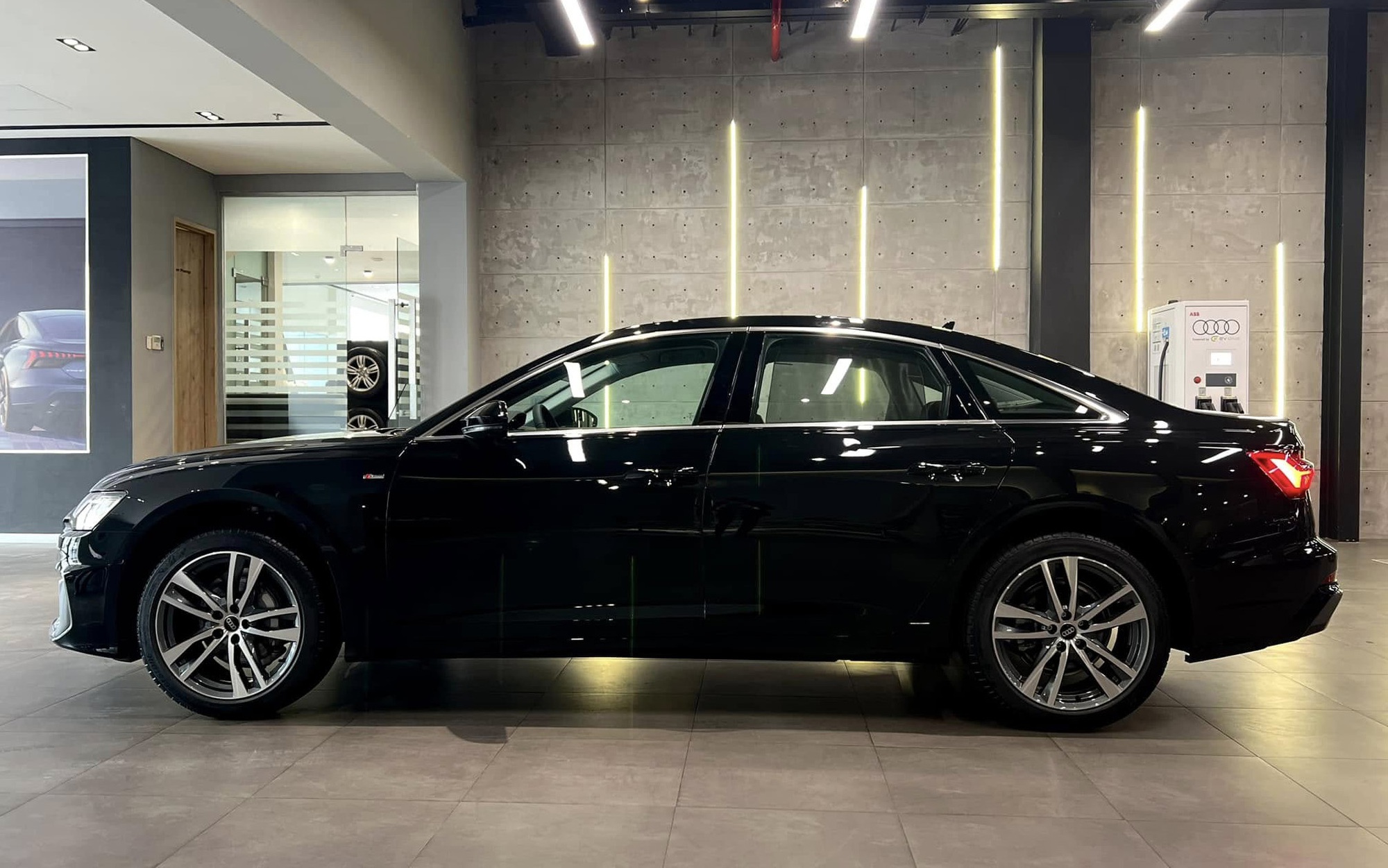 Editors%2 Fimages%2 F1737517035097 Audi A6 2025 Viet Nam 21 1737508507449 17375085079551077647209