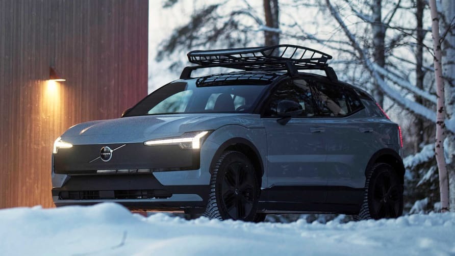 Editors%2 Fimages%2 F1739348681564 339529volvoex30crosscountry 1739325975420 17393259756381033035895