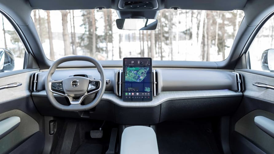 Editors%2 Fimages%2 F1739348792081 339595volvoex30crosscountry 1739325978678 1739325979285917358643