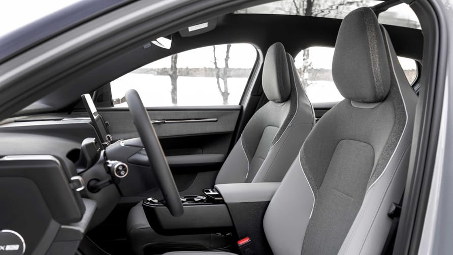 Editors%2 Fimages%2 F1739348813700 339605volvoex30crosscountry 1739325980866 1739325981040113009541