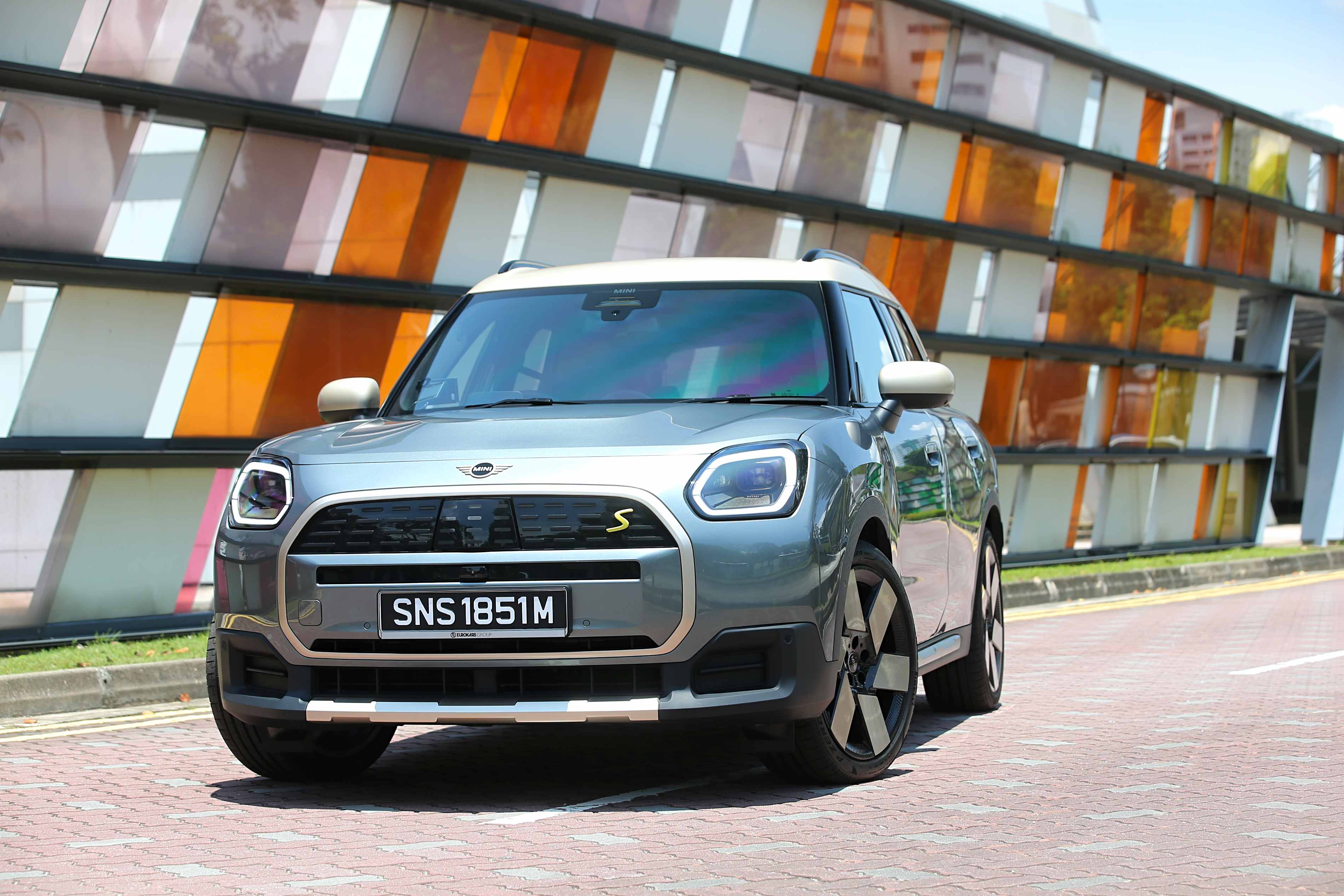 Editors%2 Fimages%2 F1740051296121 Mreview Mini Countryman Se All4 Stand Out From The Crowd Featured