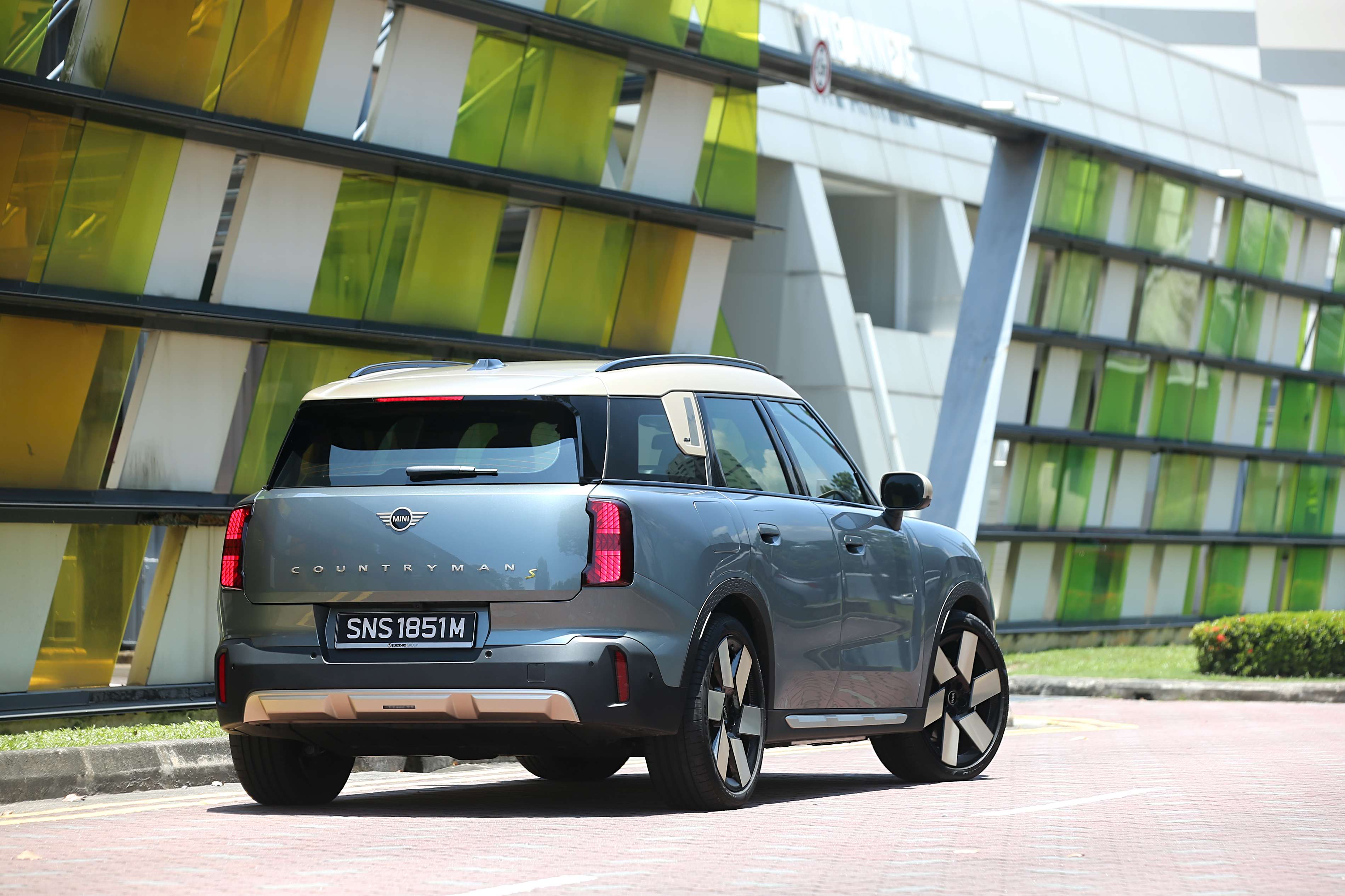 Editors%2 Fimages%2 F1740051324880 D38 V8615 Fotor