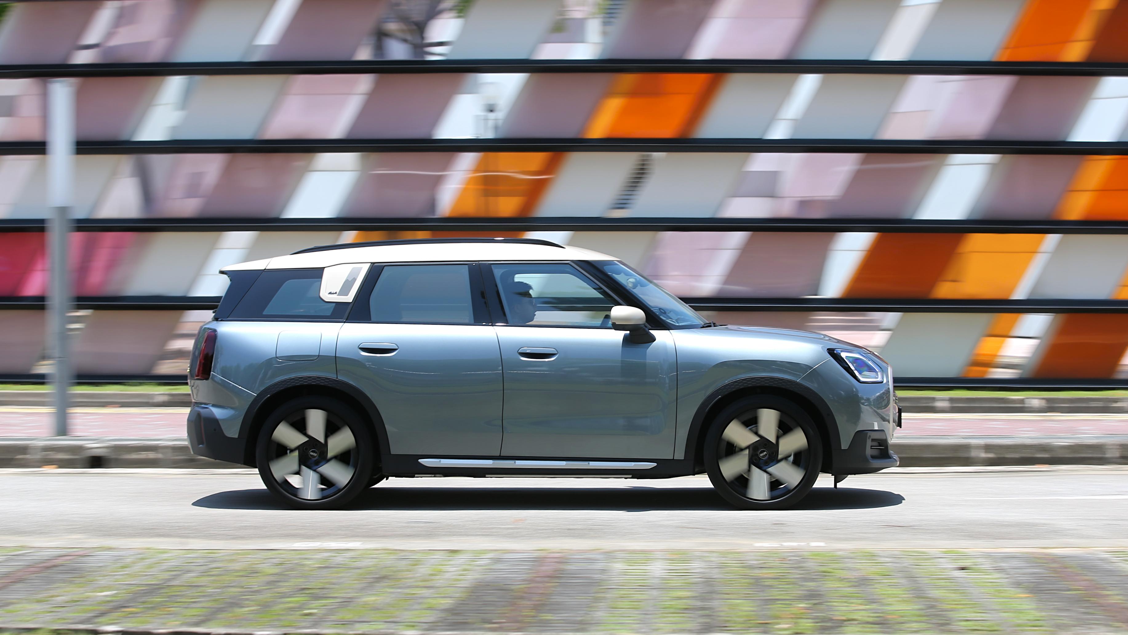 Editors%2 Fimages%2 F1740051348337 D38 V8638 Fotor