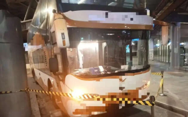 Editors%2 Fimages%2 F1741746551734 Bus Teenager Electrocuted Charging Phone 630x394