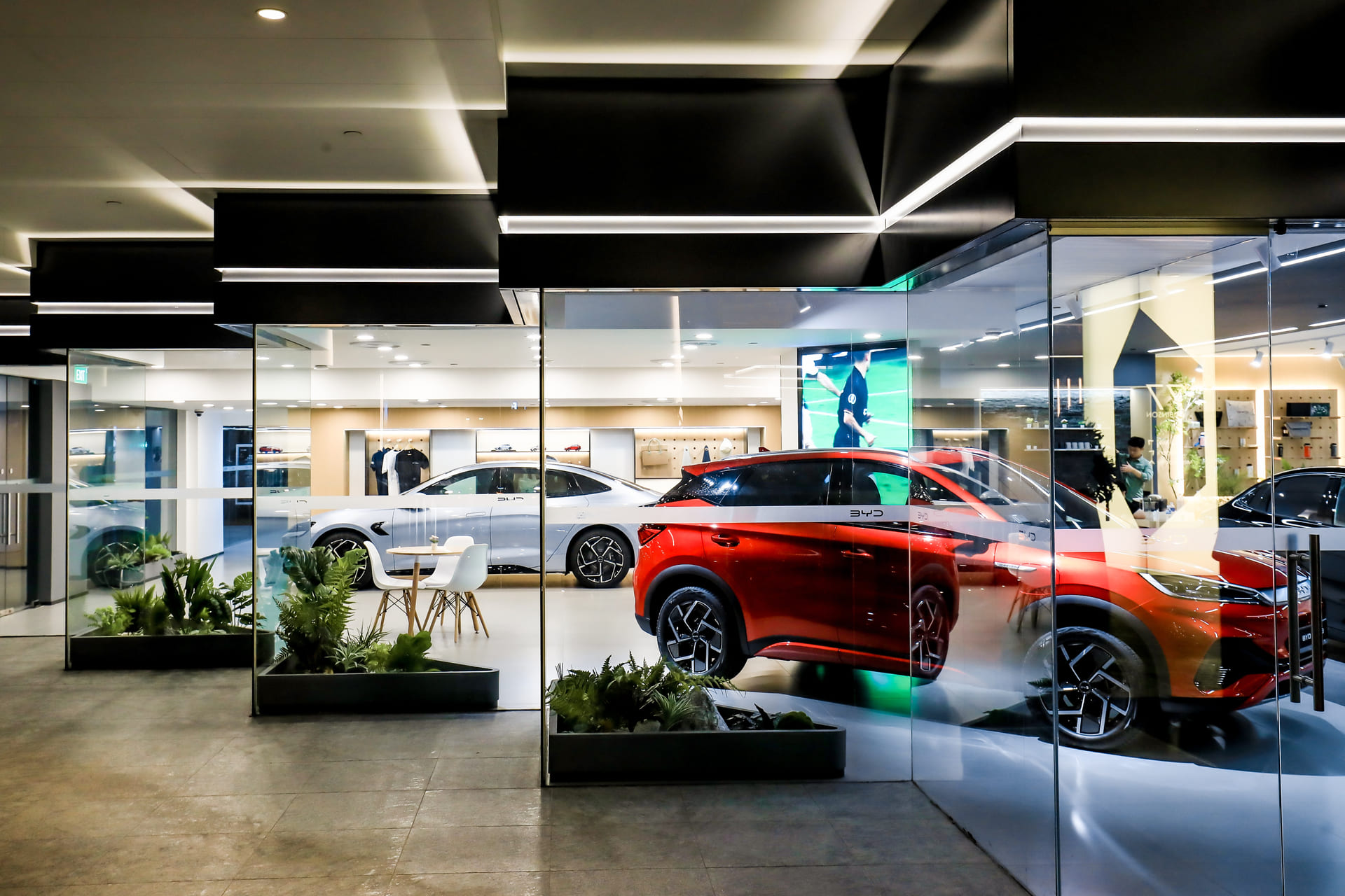 Editors%2 Fimages%2 F1742271749118 Byd Unveils New 1000kw Charging Technology That Can Recharge Evs In 5 Minutes Featured