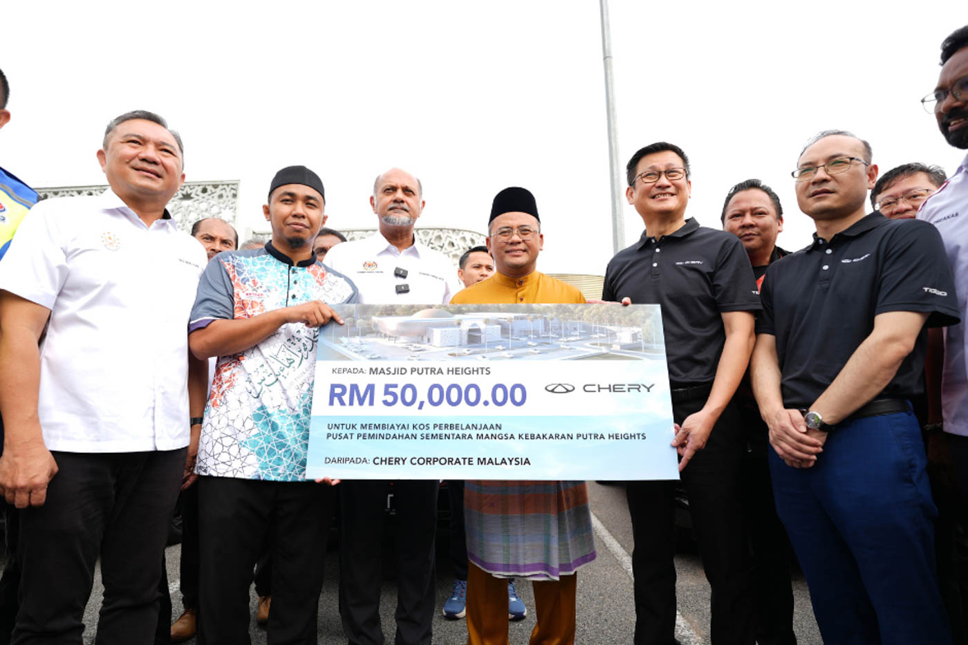 Editors%2 Fimages%2 F1744010972914 2025 Chery Malaysia Rm50k Donation Putra Heights Fire 1