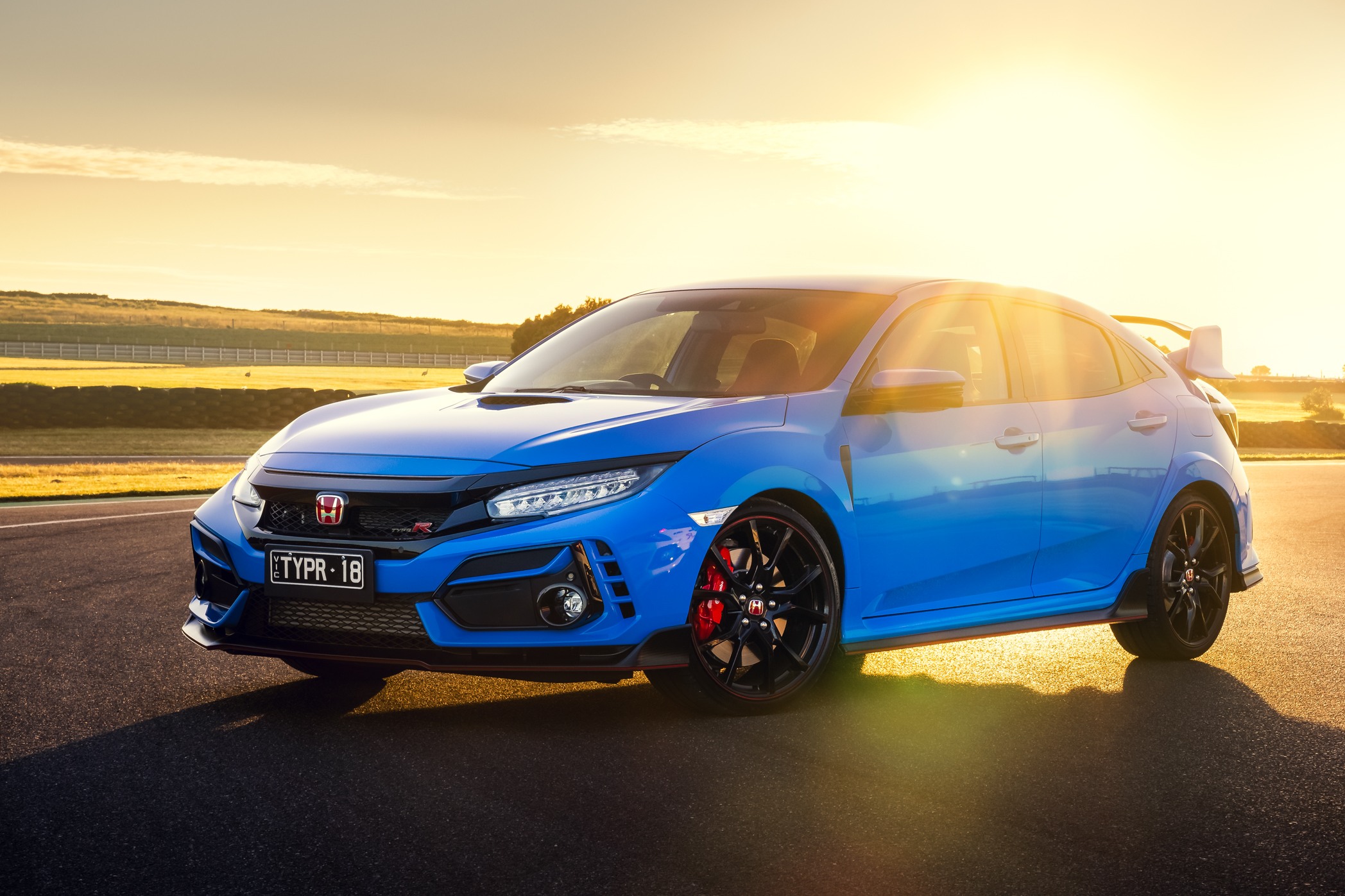 Editors%2 Fimages%2 F1749817457112 Prolonged+Parking+Under+The+Sun+May+Damage+Your+Car+ +Pic3