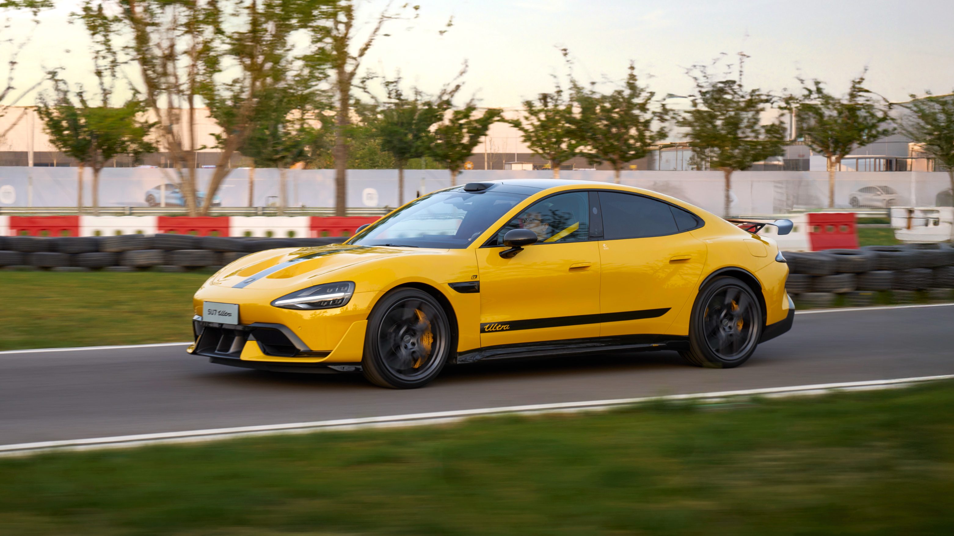 Editors%2 Fimages%2 F1751530497615 Xiaomi+Su7+Ultra+Is+Game+For+Some+Virtual+Racing+Plus+An+Actual+Speed+Record+ +Pic2