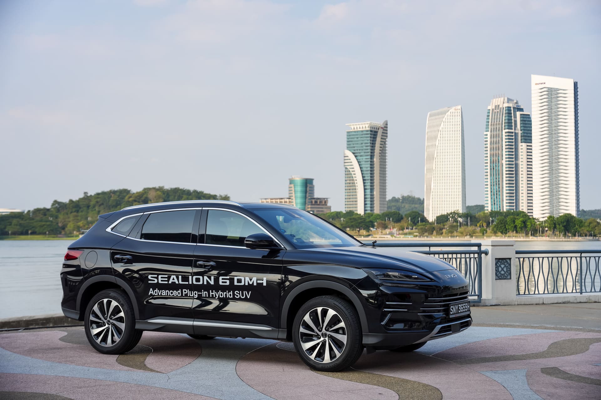 Editors%2 Fimages%2 F1752474510641 Mpreview Byd Sealion 6 Phev Cornering The Market Featured