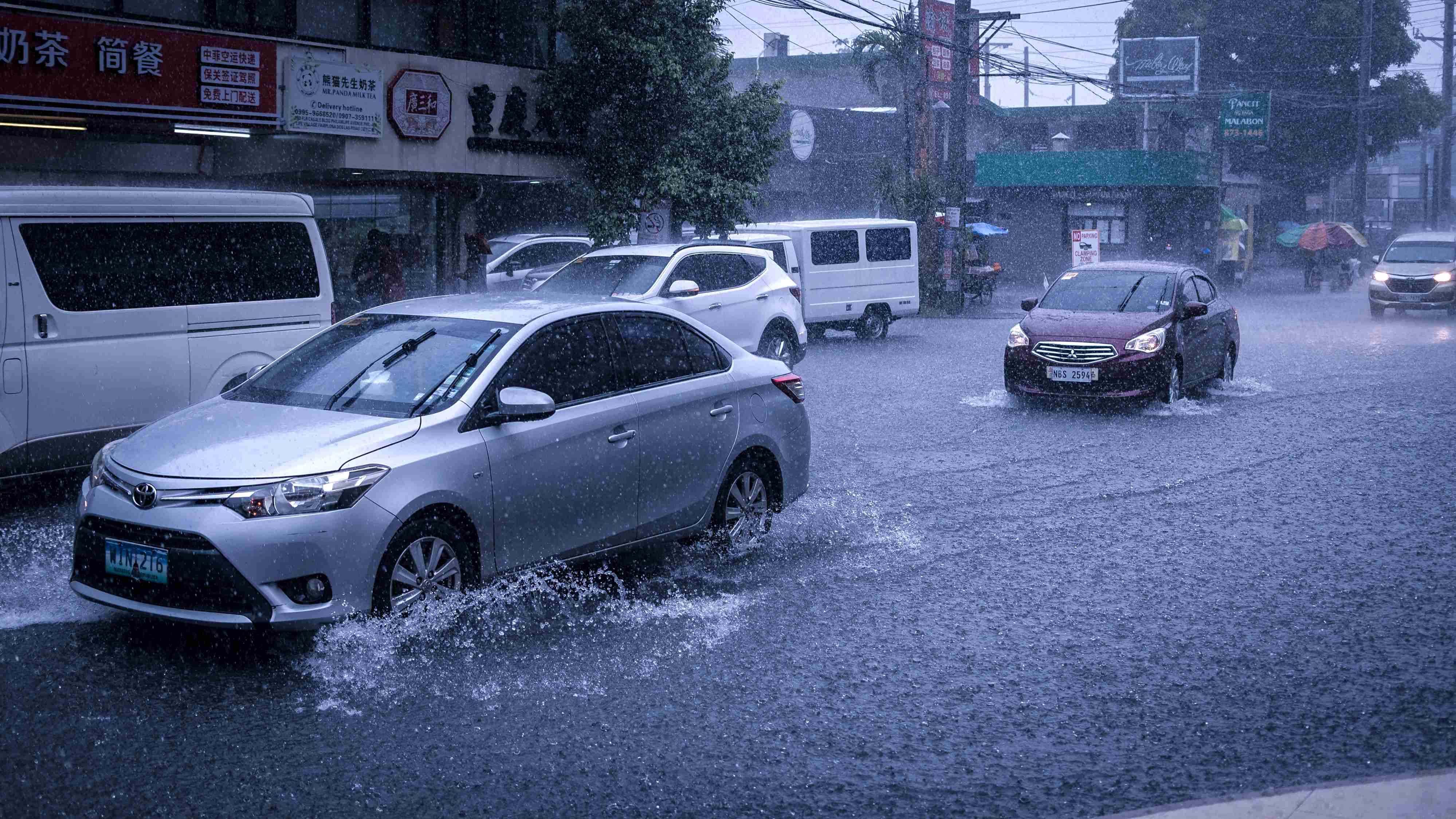 Editors%2 Fimages%2 F1759727987686 The+Motorist+Guide+To+Driving+On+Flooded+Roads+ +Pic1