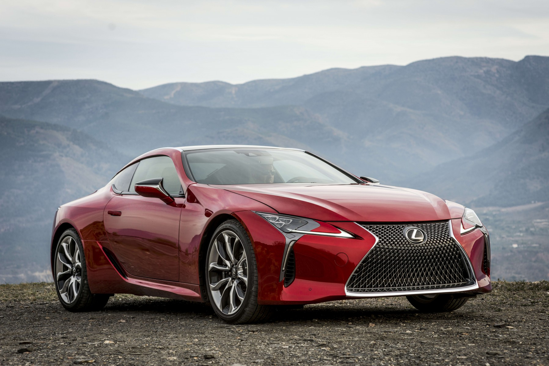 รถสปอร์ต Lexus LC