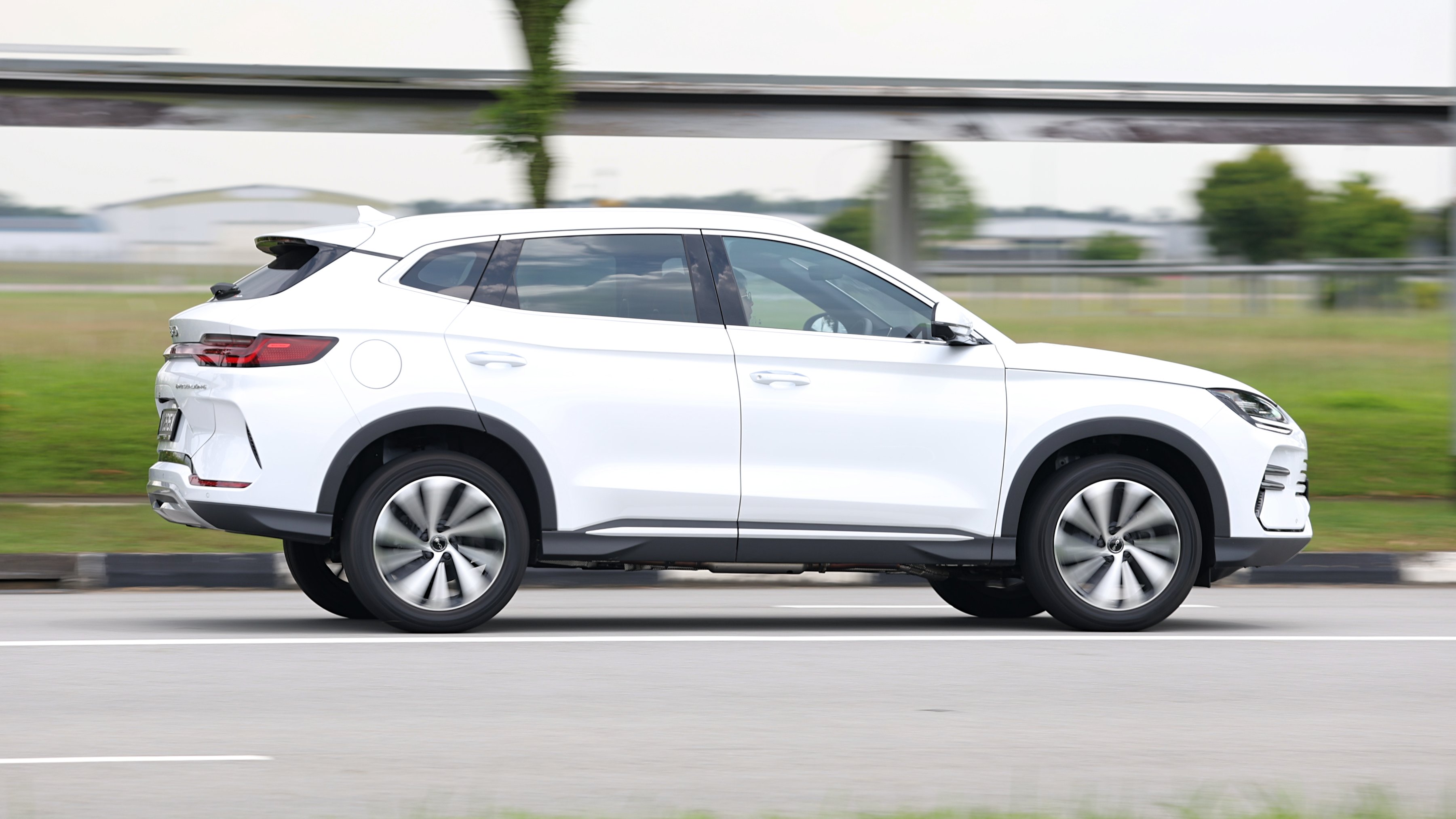 Editors%2 Fimages%2 F1764146434875 M Review Byd Sealion 6 D Mi The Best Of Both Worlds 2