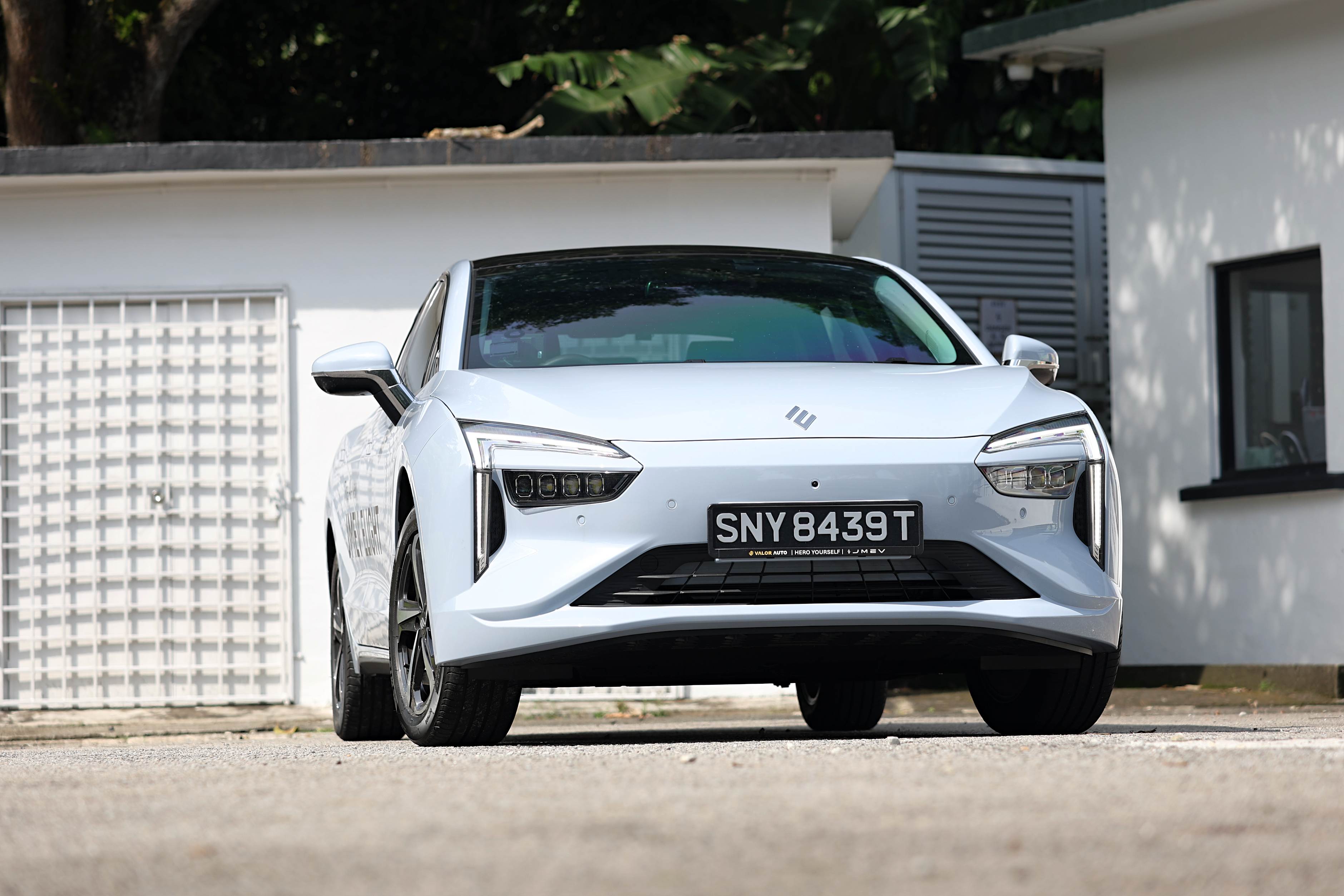 Editors%2 Fimages%2 F1765255469088 Mreview Jmev Elight The New King Of Value Featured