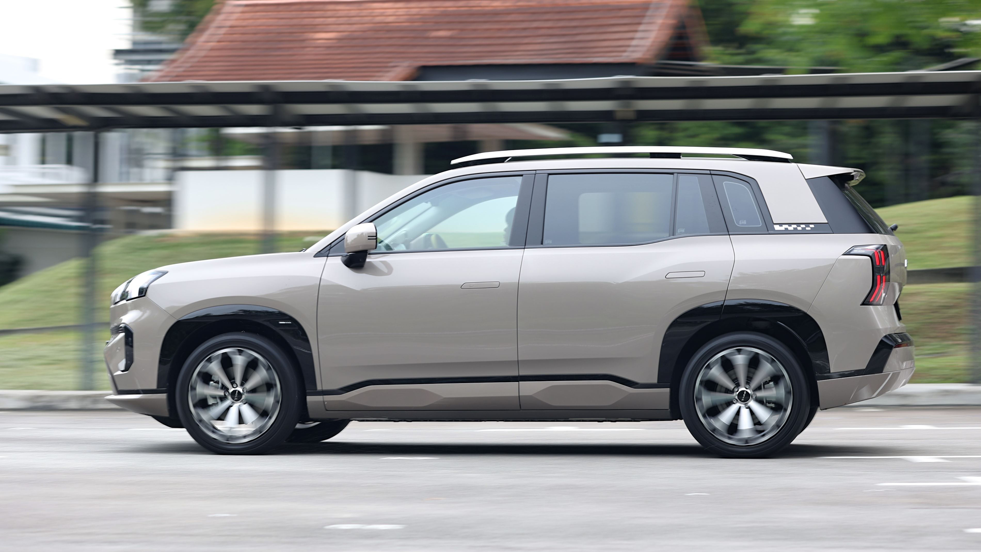 Editors%2 Fimages%2 F1766562664690 Eos 2910 Fotor