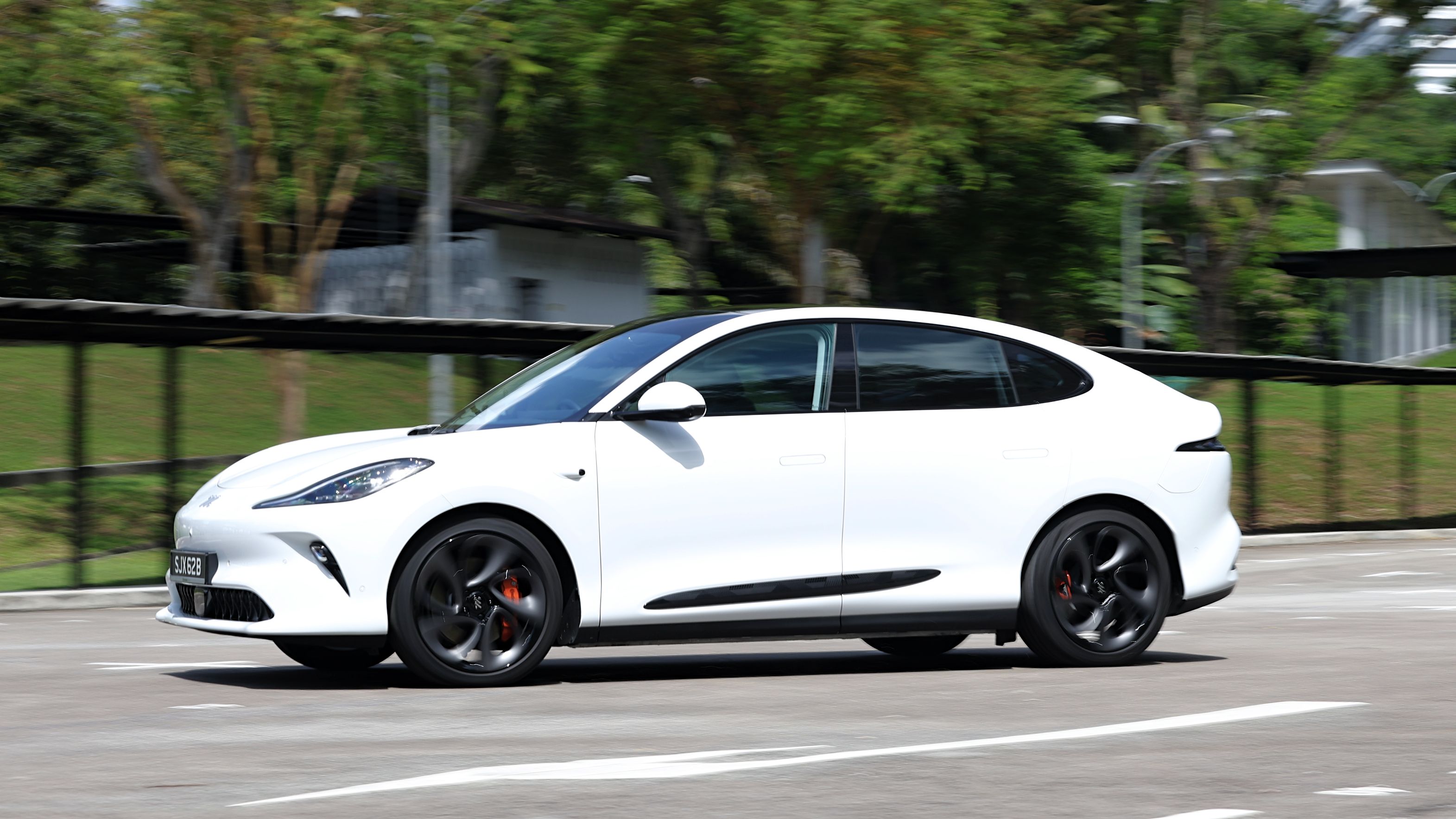 Editors%2 Fimages%2 F1766906467331 Mreview Im Motors Im6 Performance Gizmos And Gadgets Galore 3