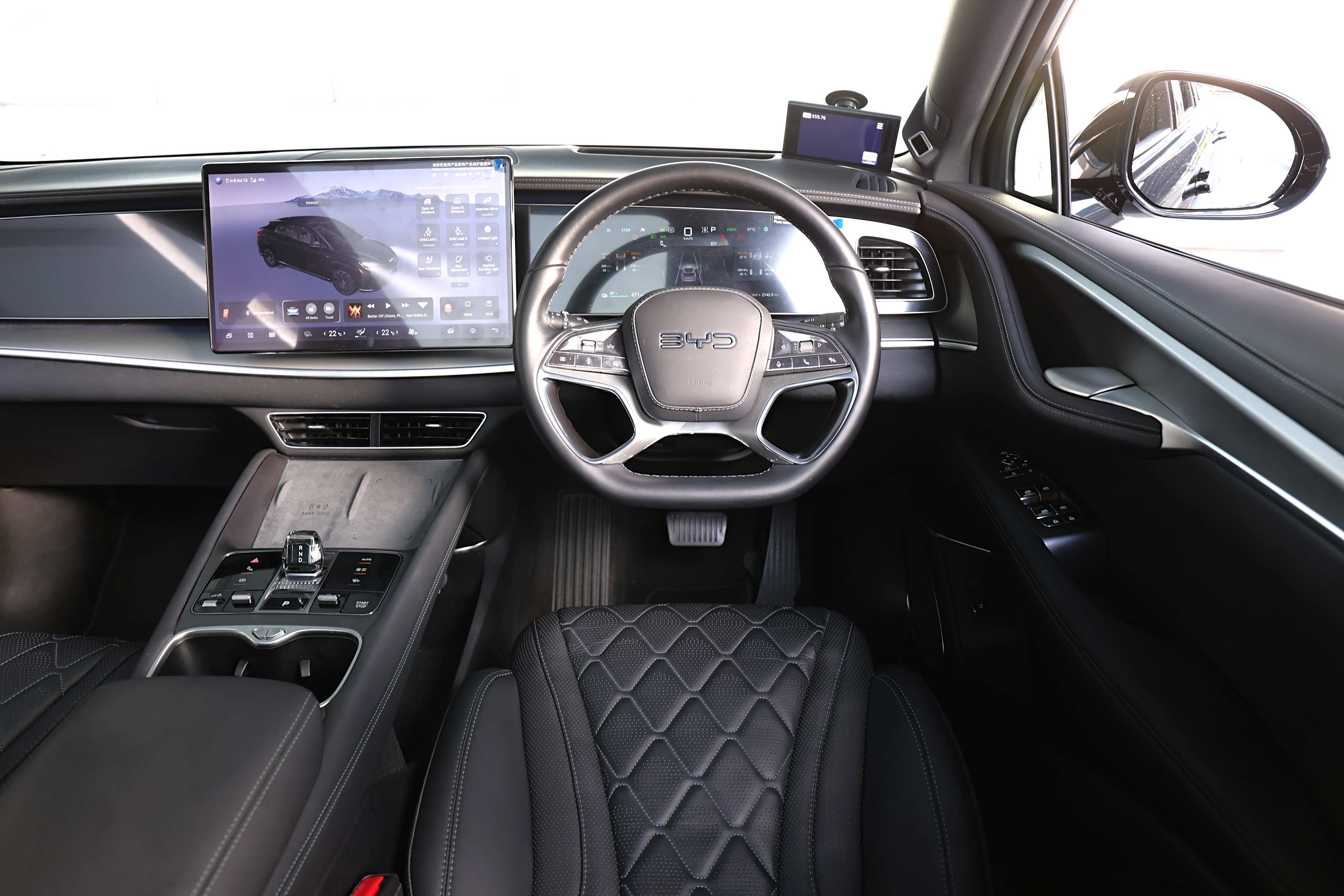 Editors%2 Fimages%2 F1766995473501 Mreview Byd Sealion 7 Premium Hello Goldilocks 5