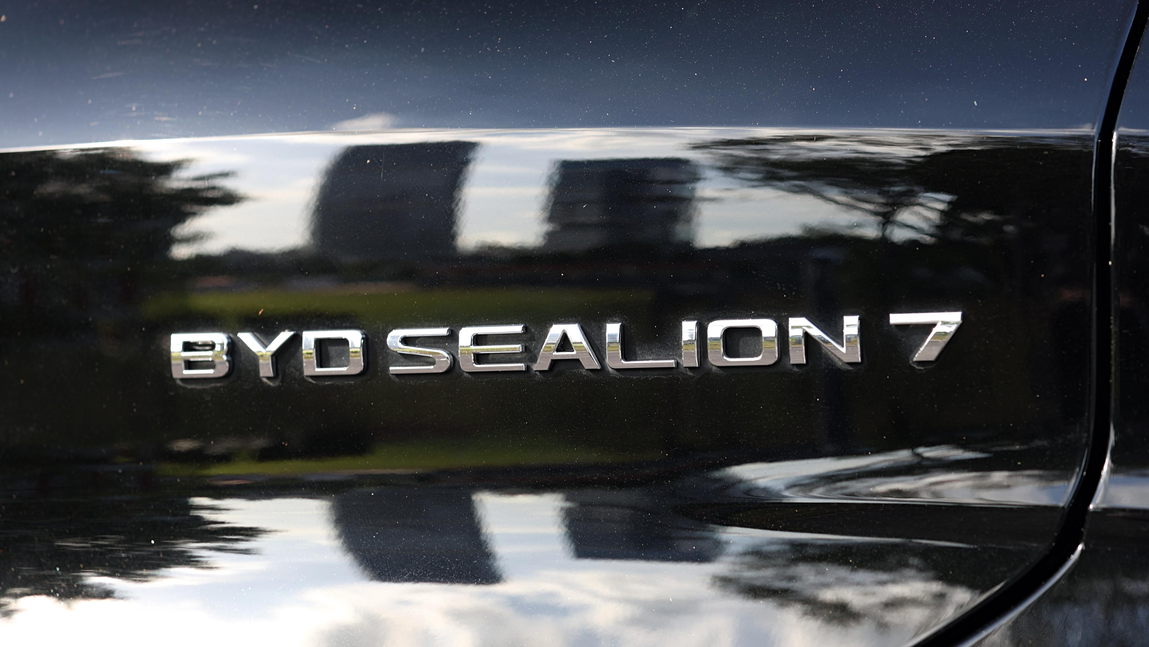 Editors%2 Fimages%2 F1766995524268 Mreview Byd Sealion 7 Premium Hello Goldilocks 6