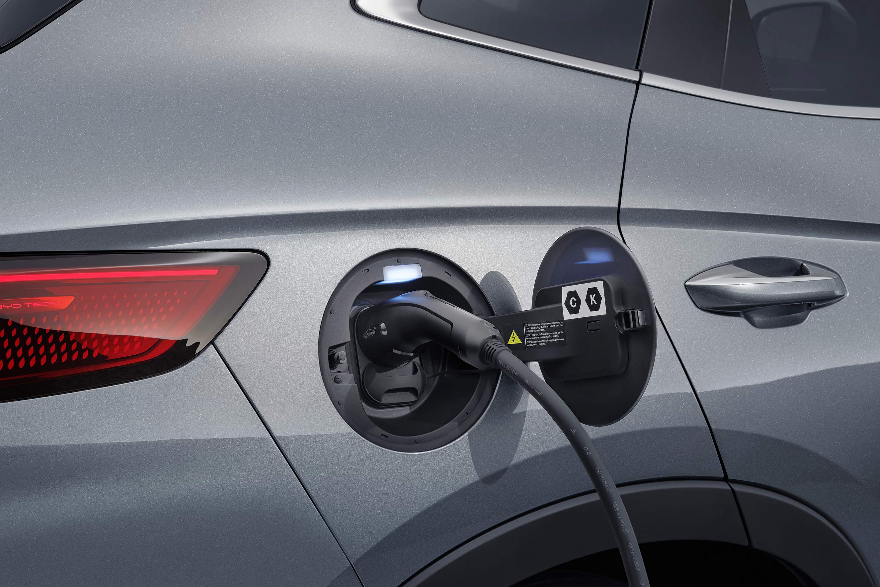 Editors%2 Fimages%2 F1767145536210 Byd Seal U Dm I Fotor