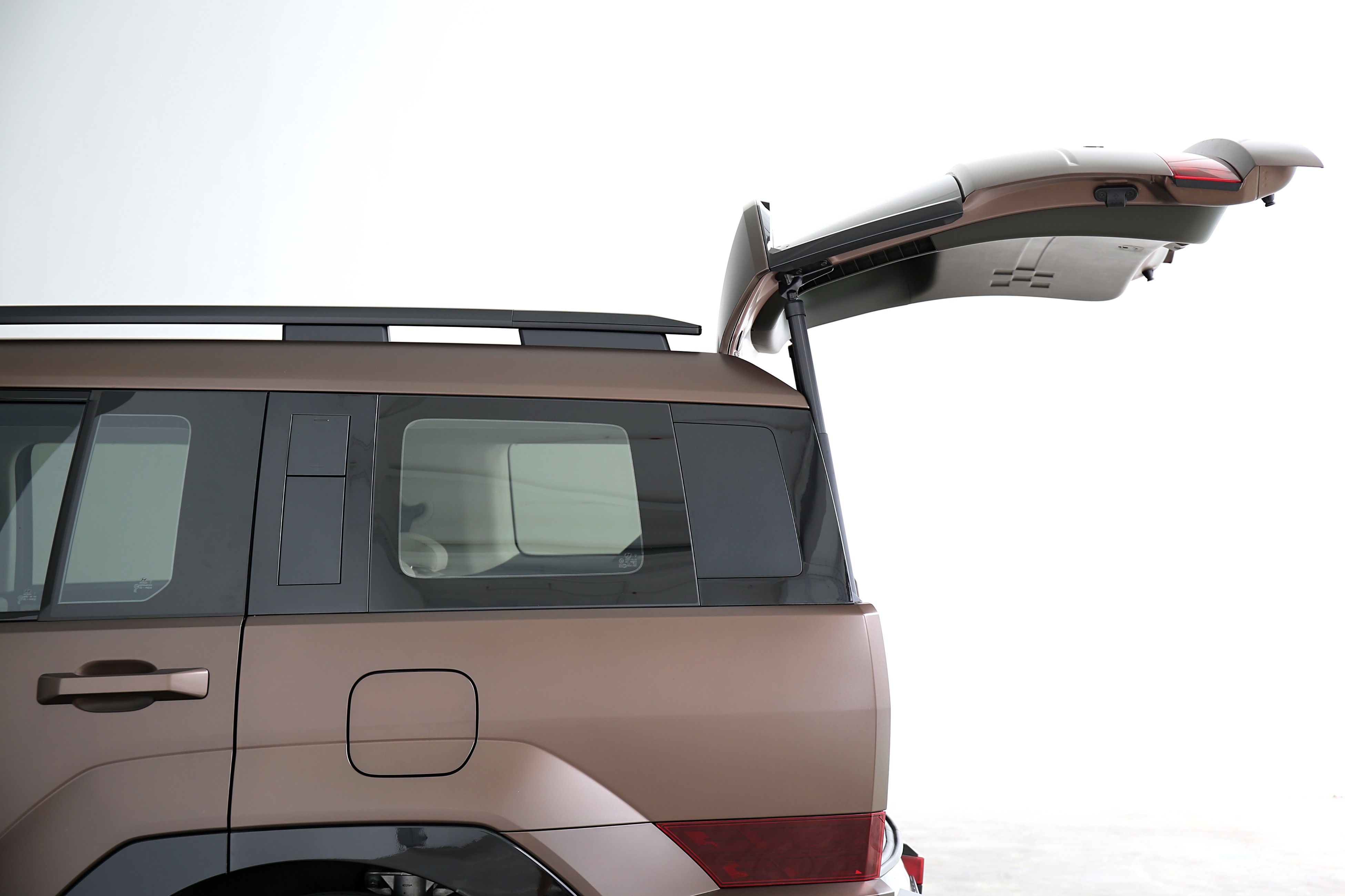 Editors%2 Fimages%2 F1767421685909 D38 V0012 Fotor