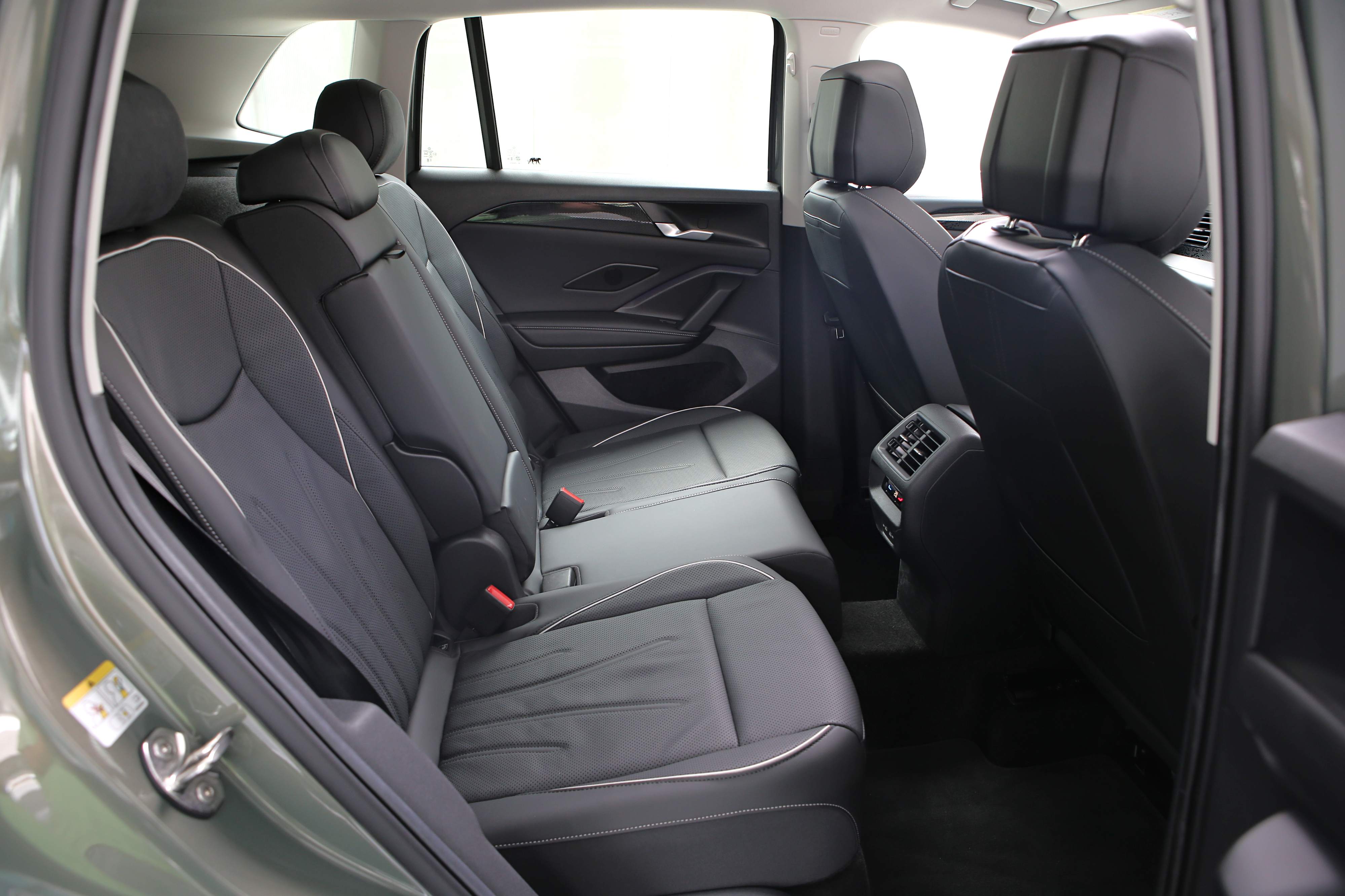 Editors%2 Fimages%2 F1769408243348 D38 V6627 Fotor