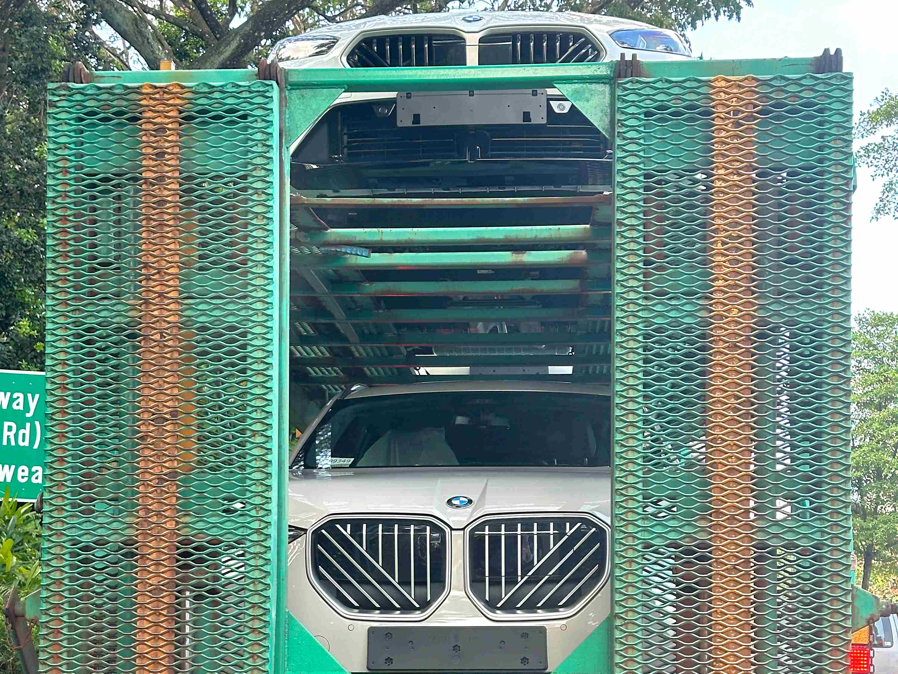 Editors%2 Fimages%2 F1774275761104 Green Coloured+Vehicle+Registration+Plates+For+E Vs+And+Phe Vs+In+Singapore+ +Pic1