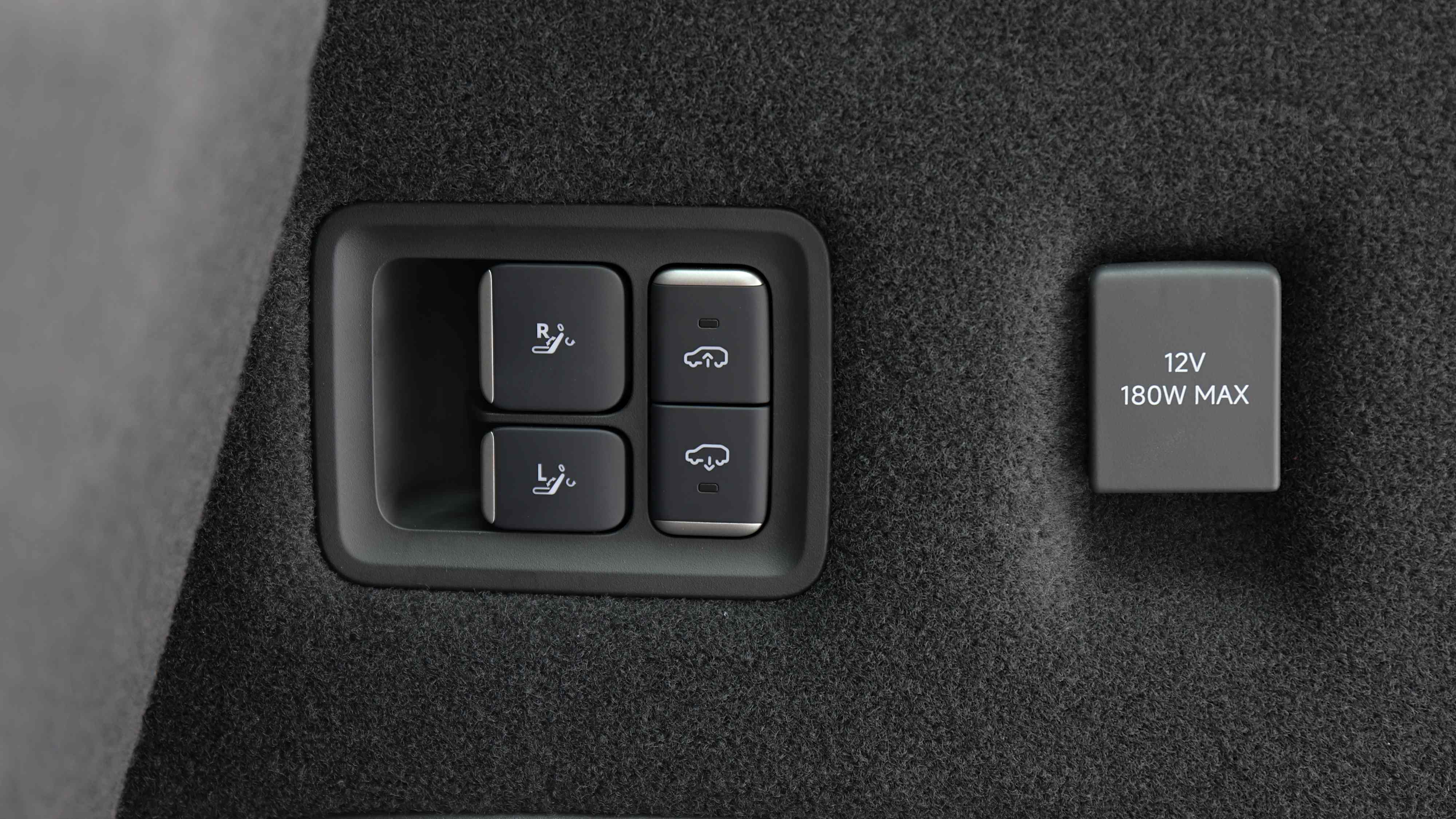 Editors%2 Fimages%2 F1775546694865 Eos 6017 Fotor