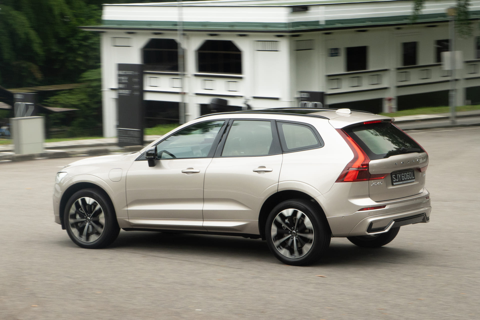 Editors%2 Fimages%2 F1776752077077 Volvo Xc60 T8 05